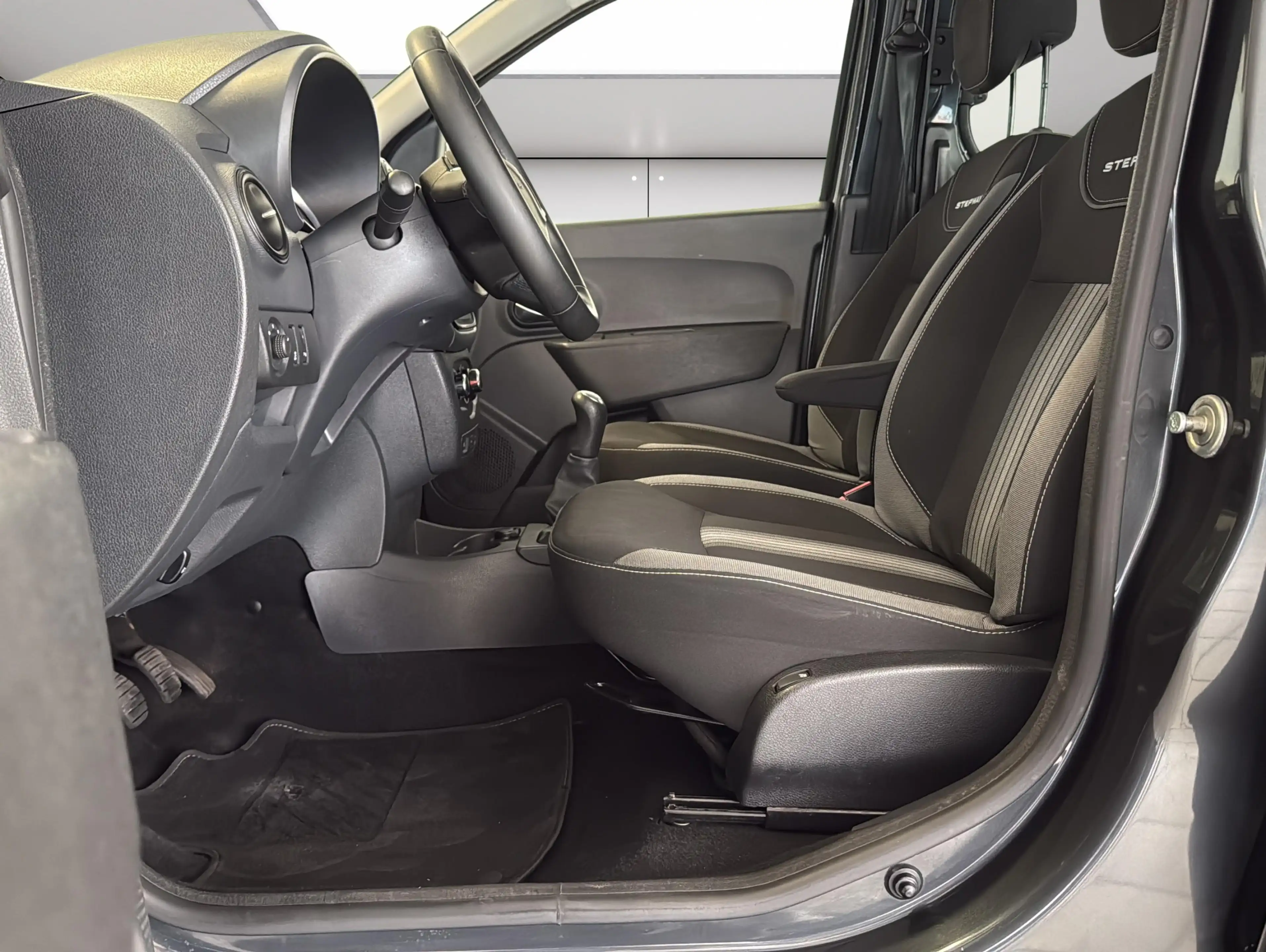 Dacia Dokker 1.2 Stepway Celebration|Klima|Navi|Kamera — photo 11