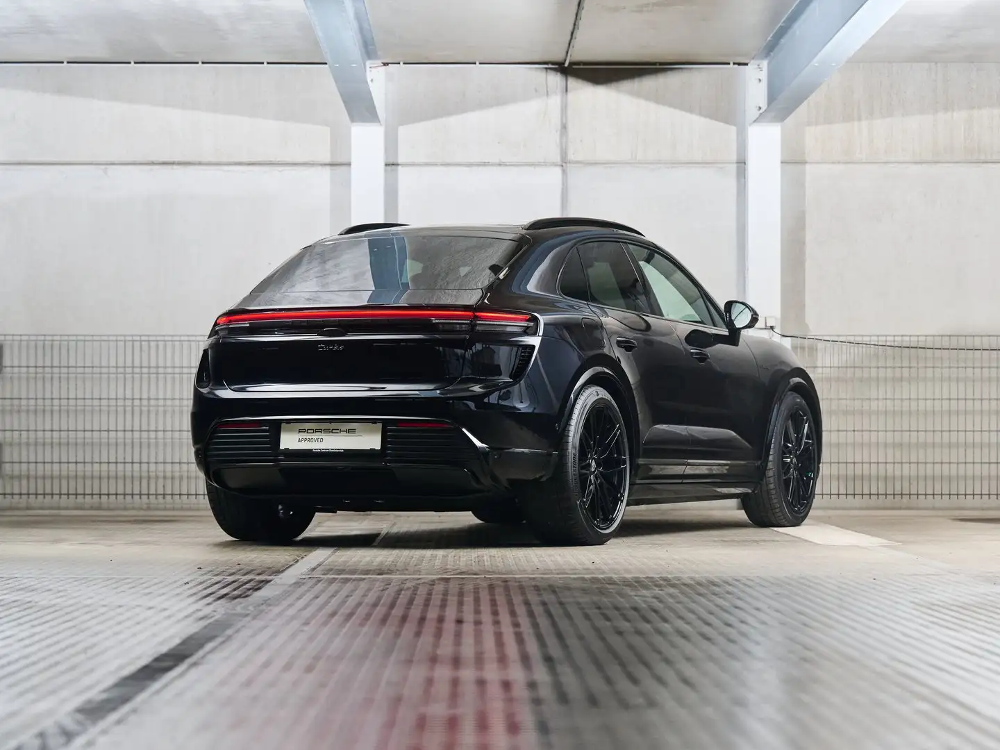 Porsche Macan Turbo Schwarz - 2