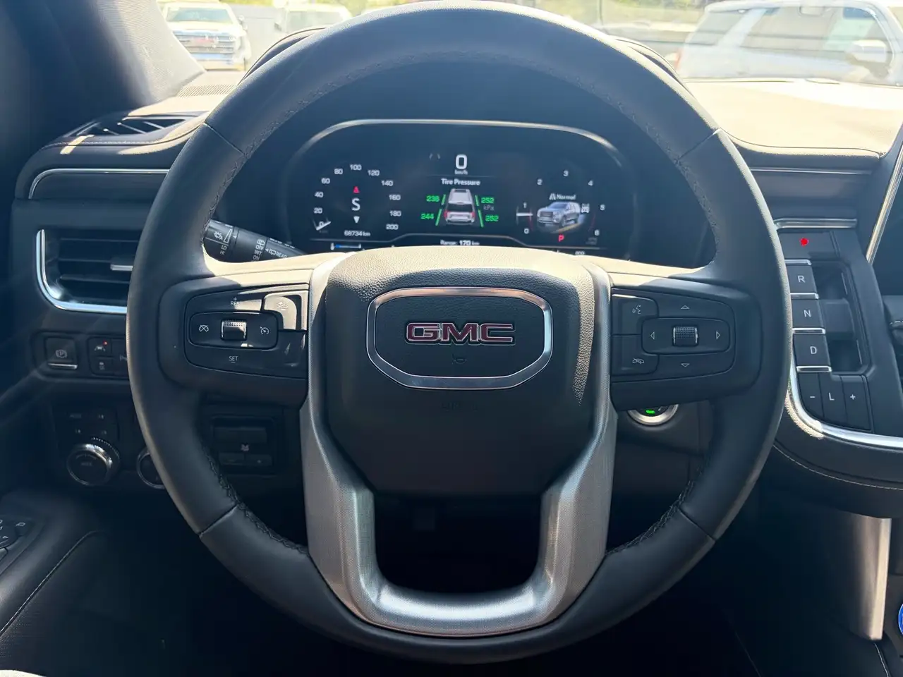 GMC Yukon снимка GMC Yukon
