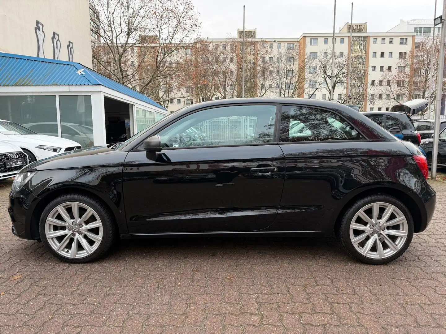 Audi A1 1.6 TDI ATTRACTION*KLIMA*SERVO*AUDIO*SHZ*PDC Schwarz - 2