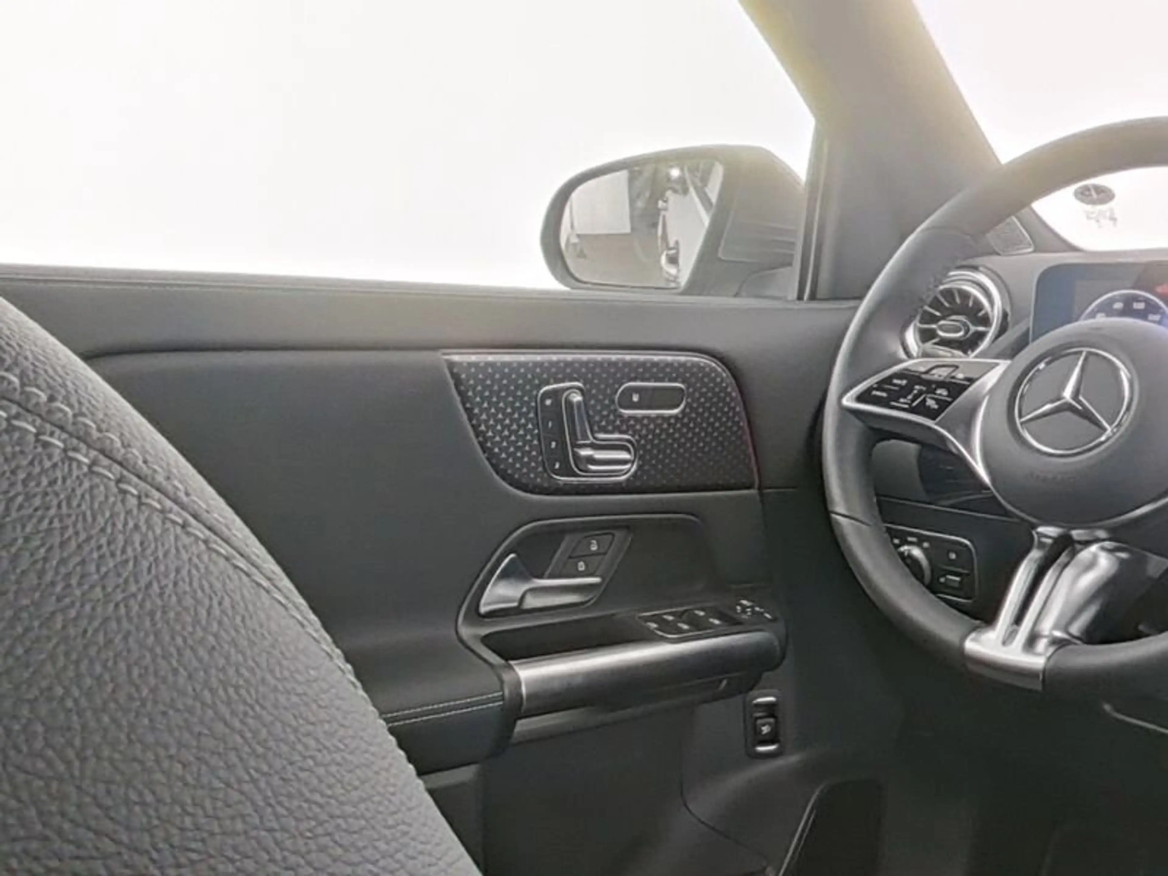 Mercedes-Benz EQA 350 4M Progressive DISTRO Memo CarPlay KEYLE — photo 8