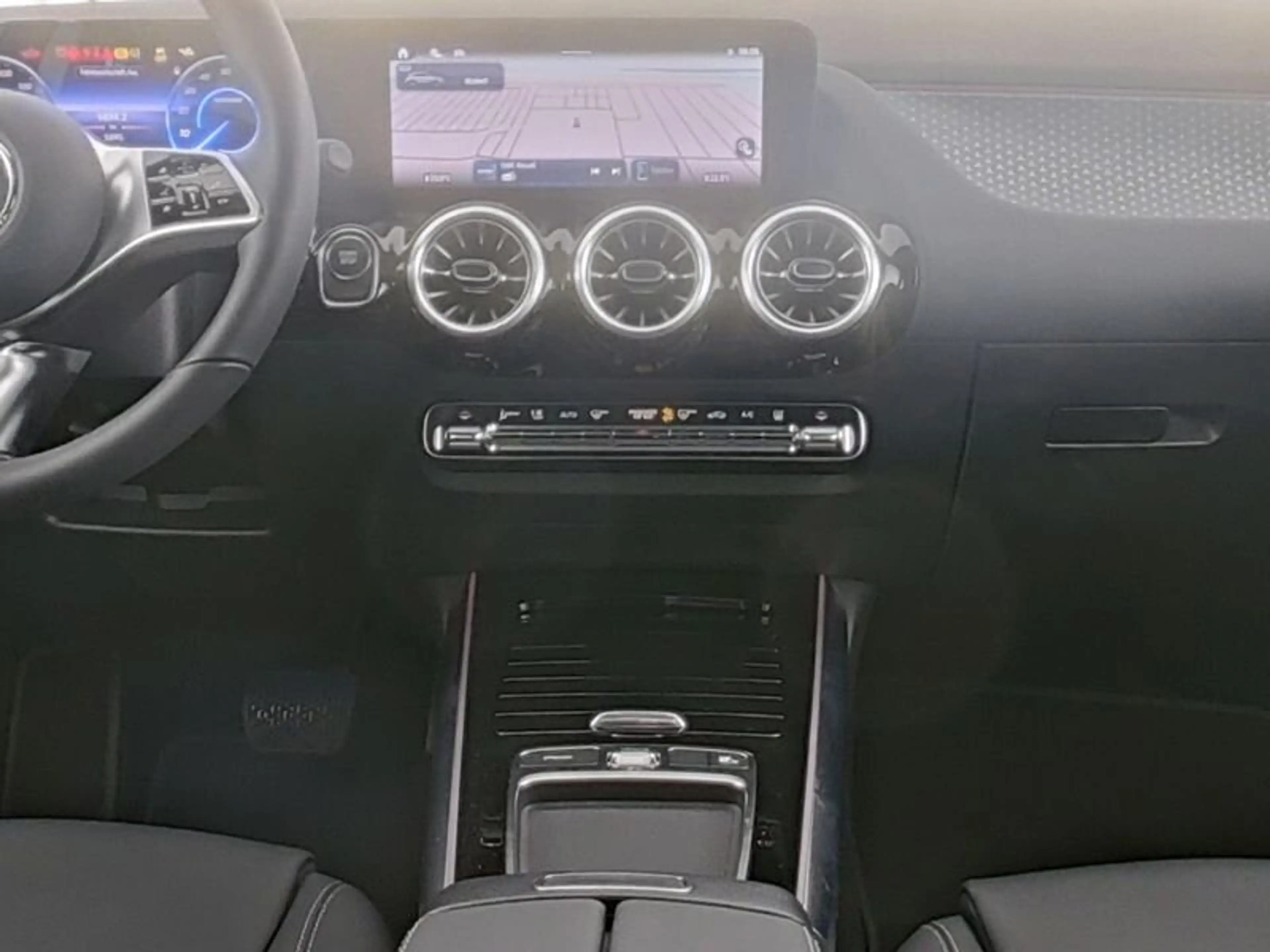 Mercedes-Benz EQA 350 4M Progressive DISTRO Memo CarPlay KEYLE — photo 4