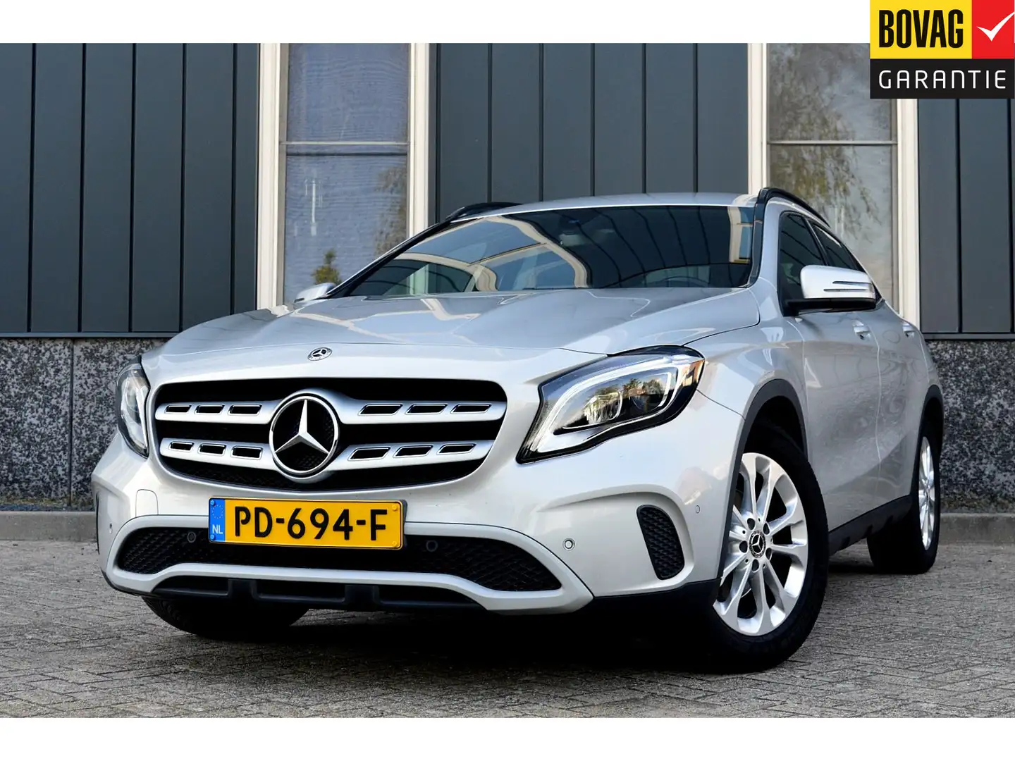 Mercedes-Benz GLA 180 Premium Rijklaarprijs-Garantie Navigatie Airco Tre Grigio - 1