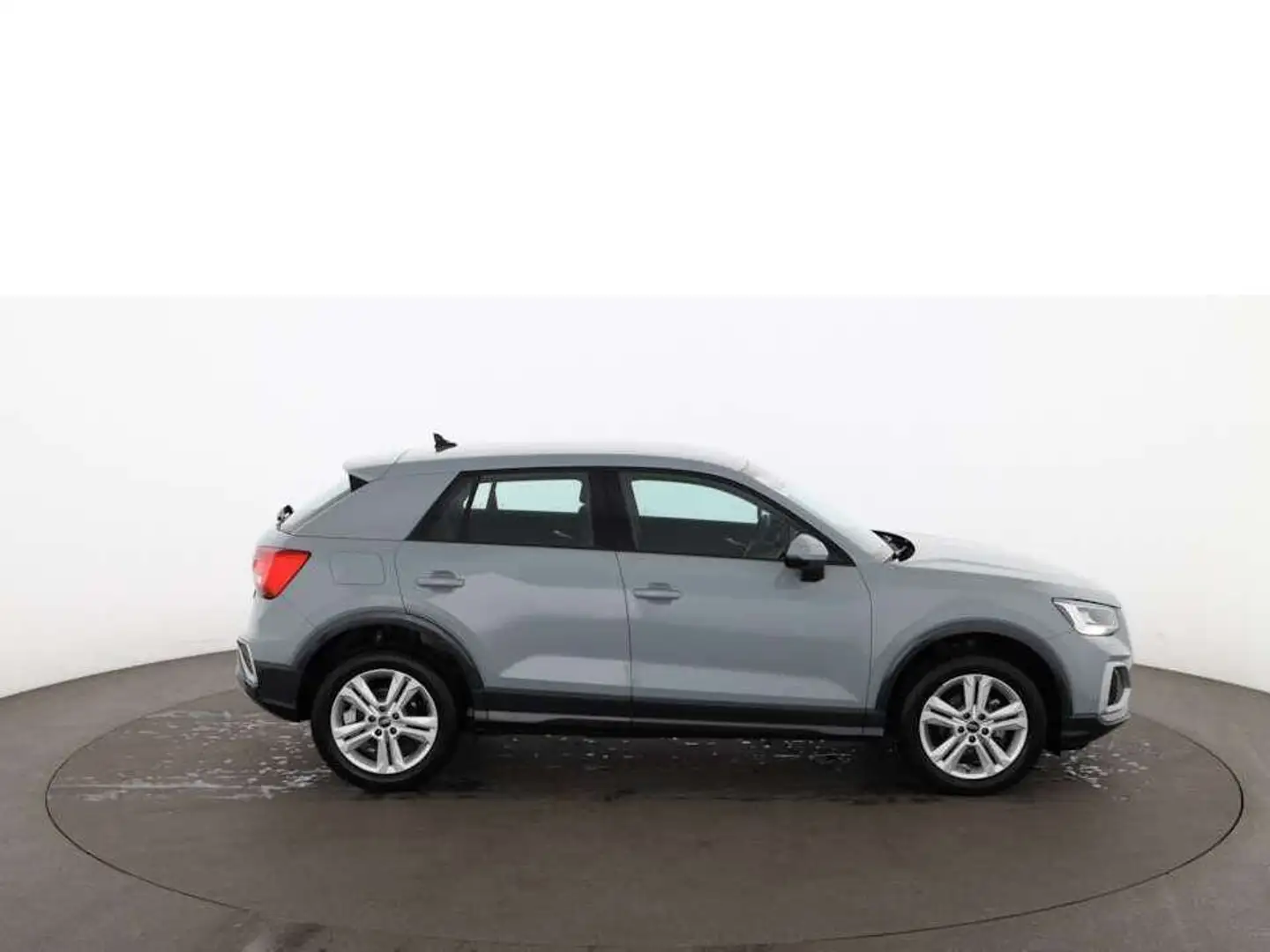 Audi Q2 35 TFSI advanced Aut LED RADAR SITZHZG R-CAM Grau - 2