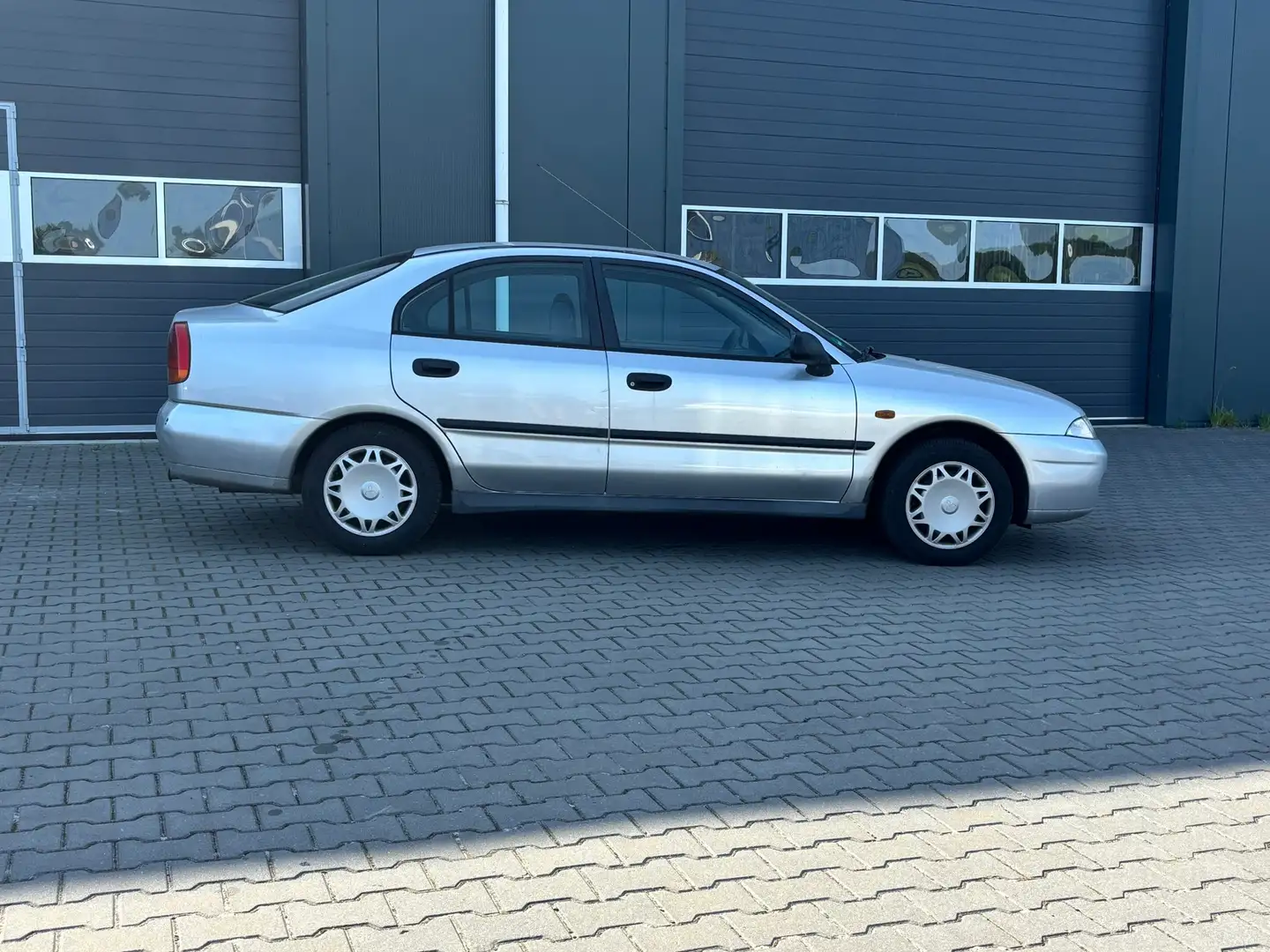 Mitsubishi Carisma 1.6 GL Match | 1e Eigenaar + Automaat | Grijs - 2