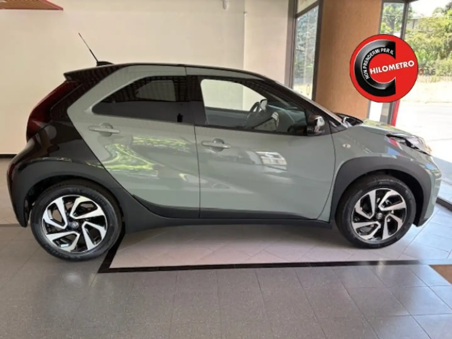 Toyota Aygo X 1.0 72cv Argento - 1