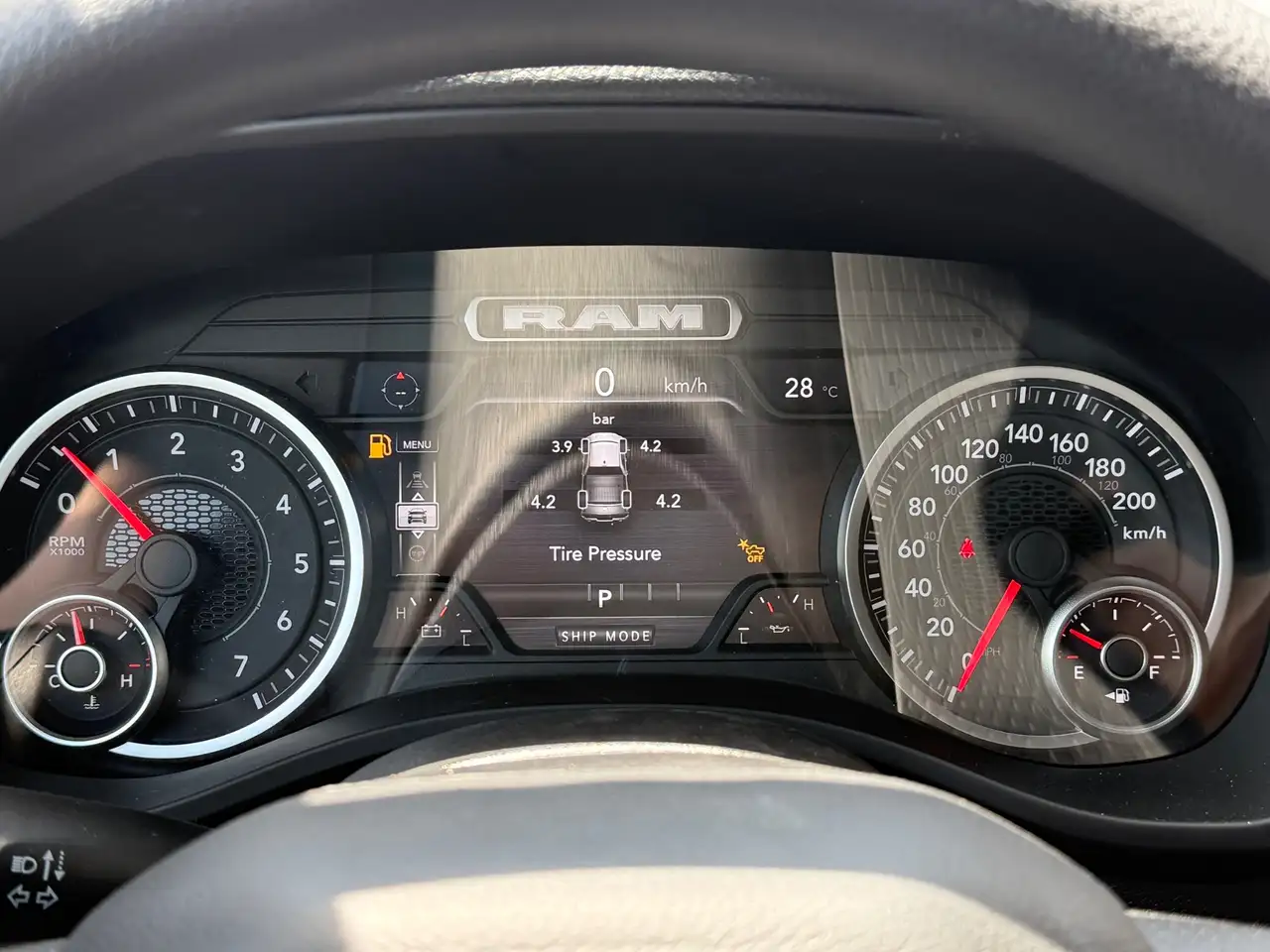 RAM 1500 снимка RAM 1500