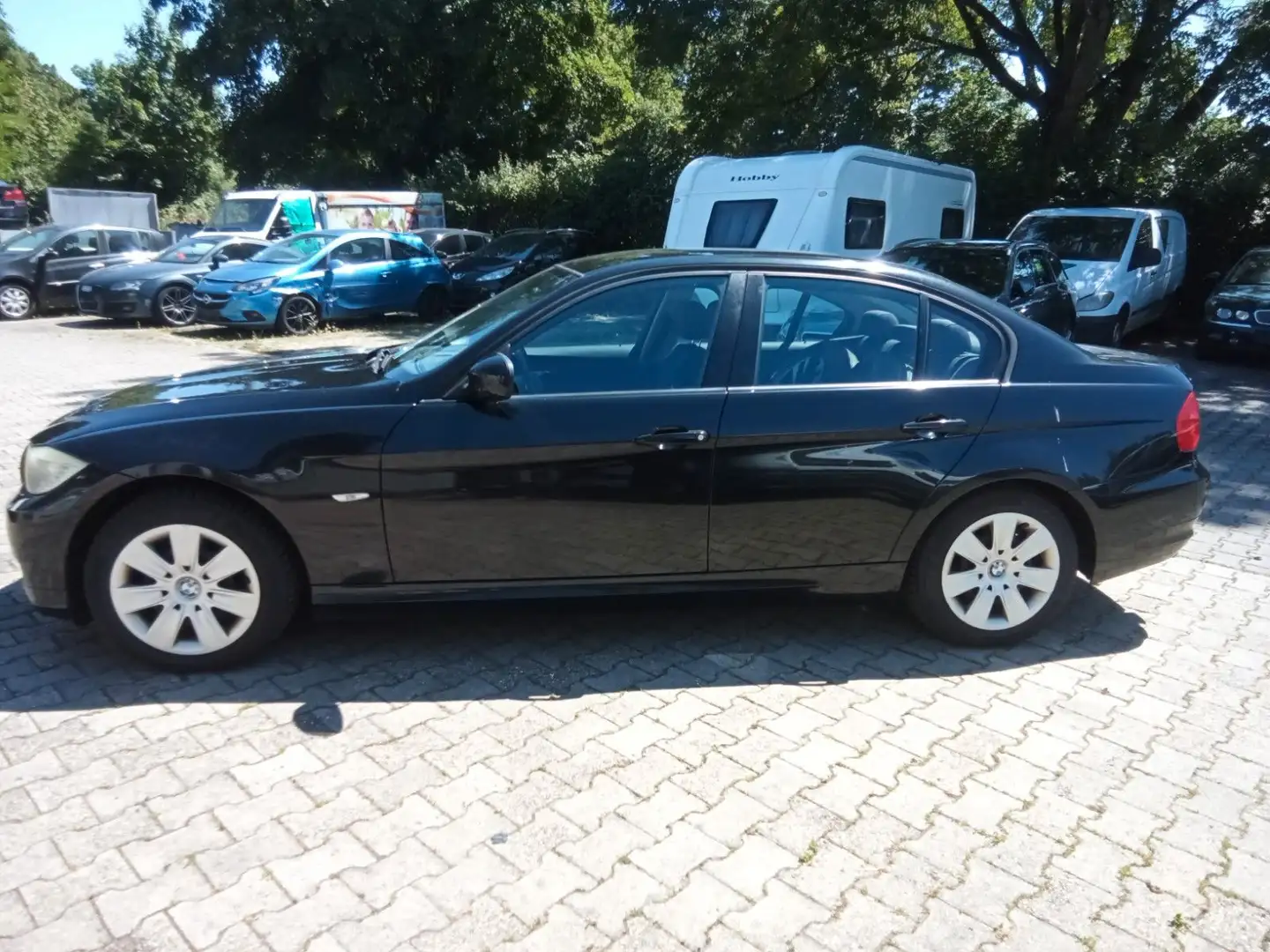 BMW 320 Baureihe 3 Lim. 320i Klima 8-fach bereift Schwarz - 2
