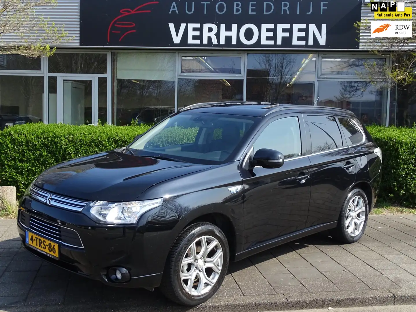 Mitsubishi Outlander 2.0 PHEV Instyle - PANORAMADAK - XENON - CRUISE/CL Černá - 1