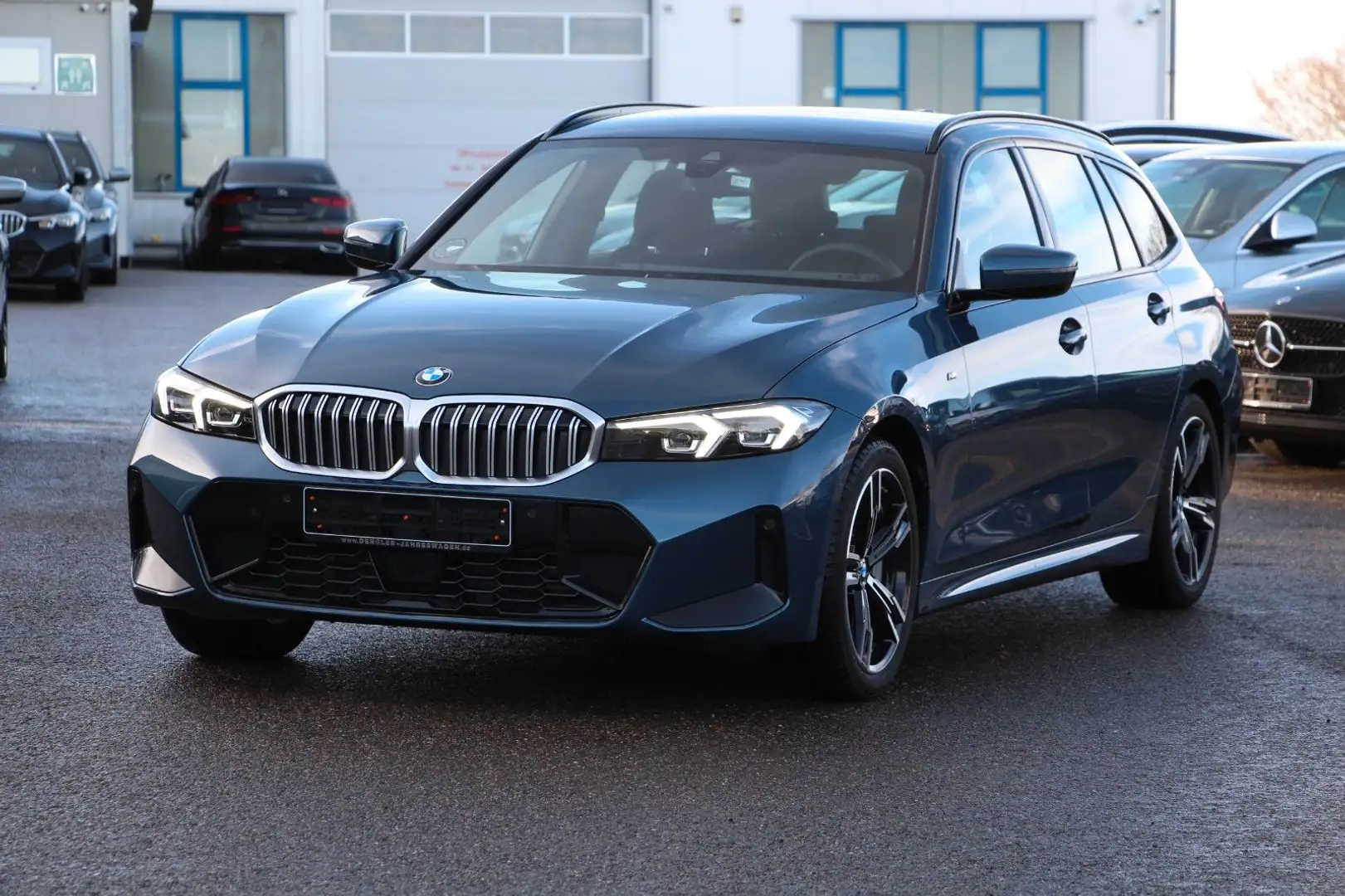 BMW 330 i xDrive Touring ACC*WIDESCREEN*LED M Sport Blau - 1