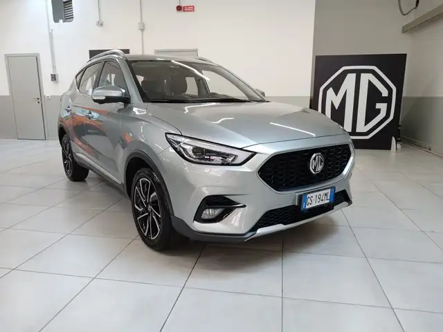 MG ZS 1.5L 5MT LUXURY - SILVER