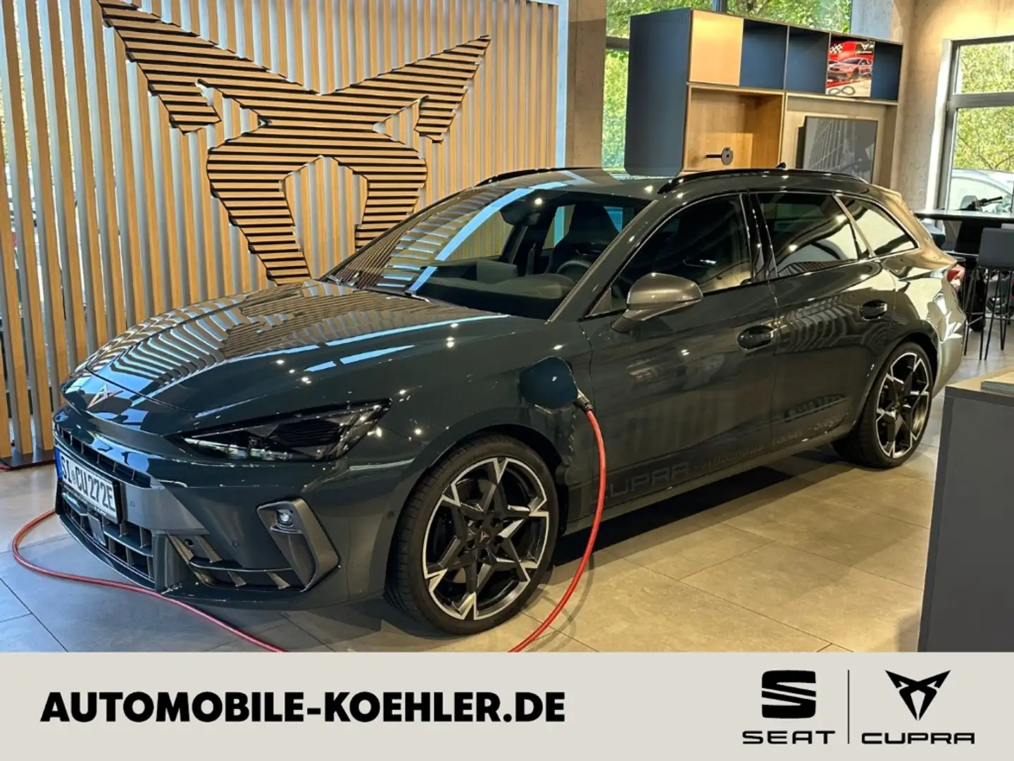 CUPRA Leon Sportstourer VZ 1.5 e-HYBRID 200 kW AD AHK Blau - 1