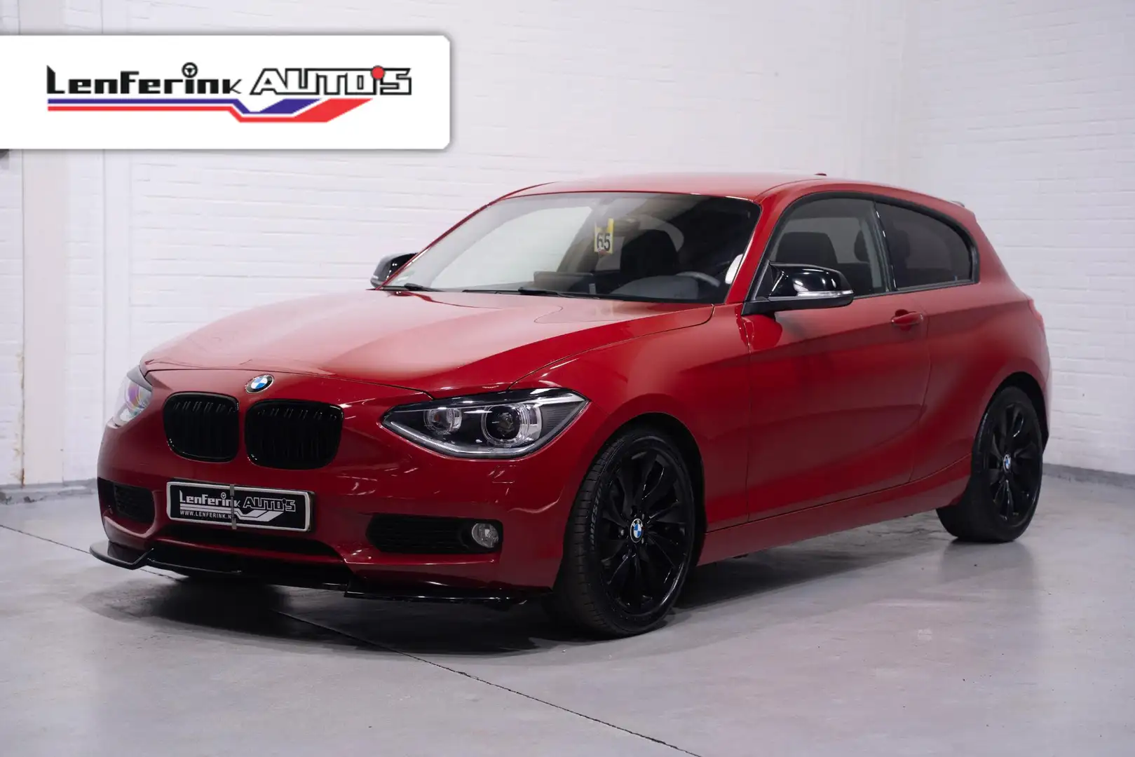 BMW 114 1-serie 114i EDE Business+ Navi Leder 18 Inch Crui Rood - 1
