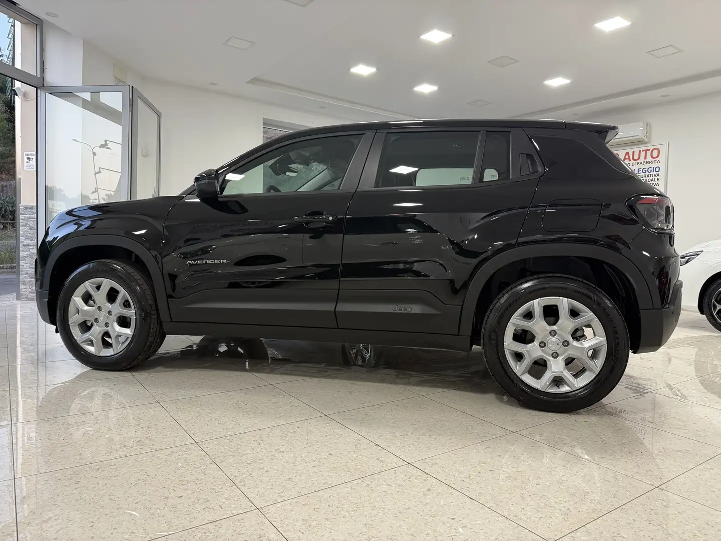 Jeep Avenger LONGITUDE €18.000 ALTITUDE 19.800 SUMMIT 21.500 - 1