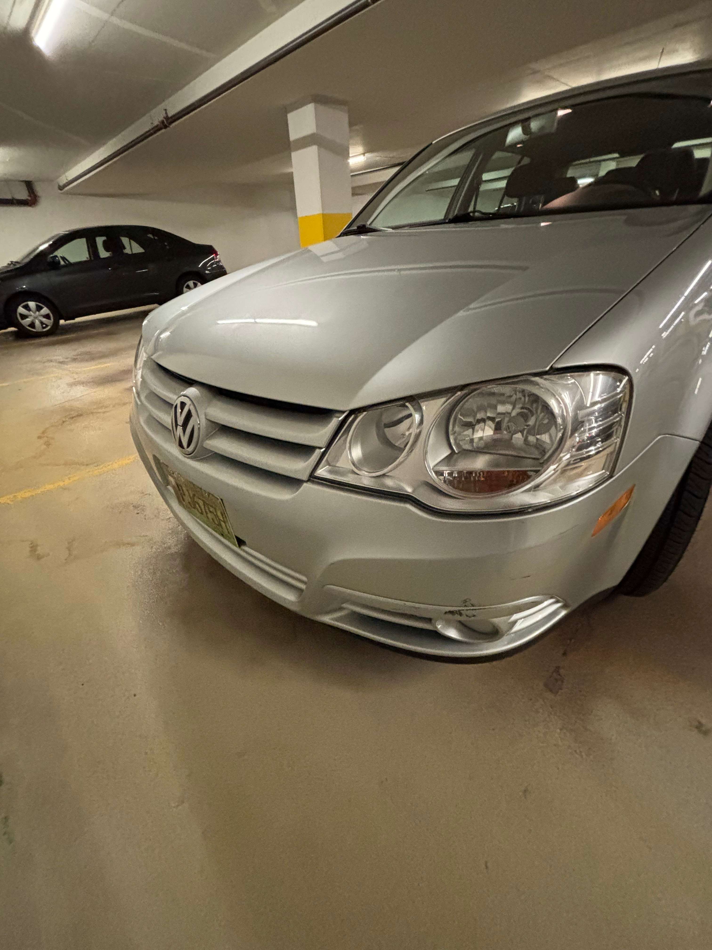 2010 Volkswagen Golf City alt 2