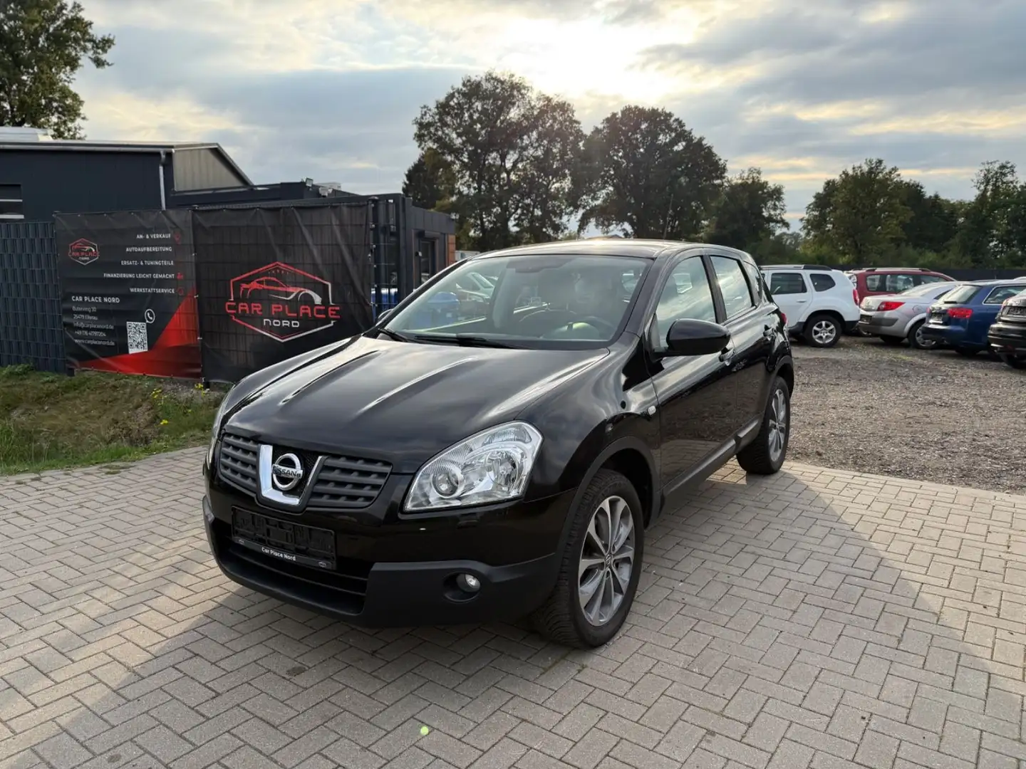 Nissan Qashqai Tekna AUTOMATIK/2. HAND/TÜV/SHZ/TEMPOMAT Schwarz - 1