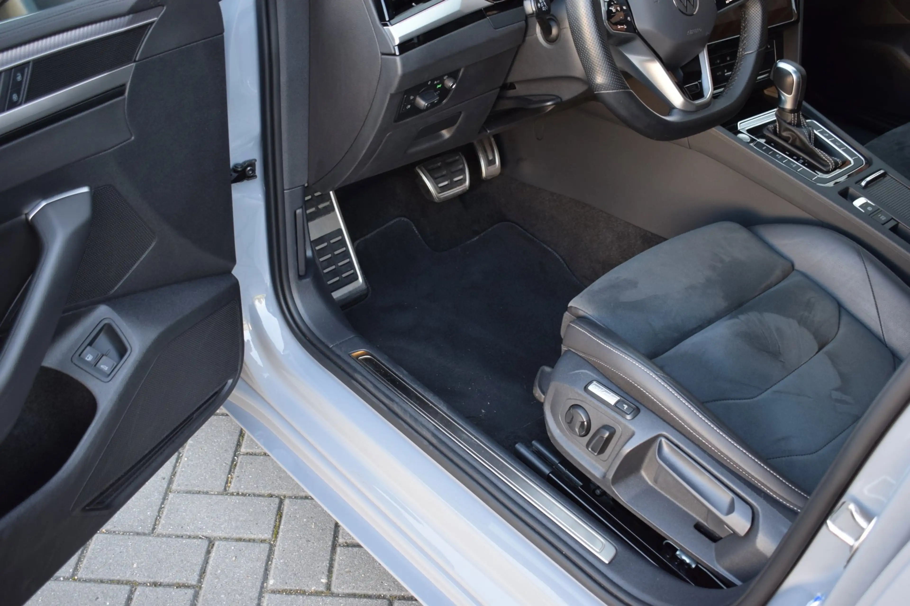Volkswagen Arteon Shooting Brake 1.4 TSI eHybrid R-Line Business+ SO — photo 49