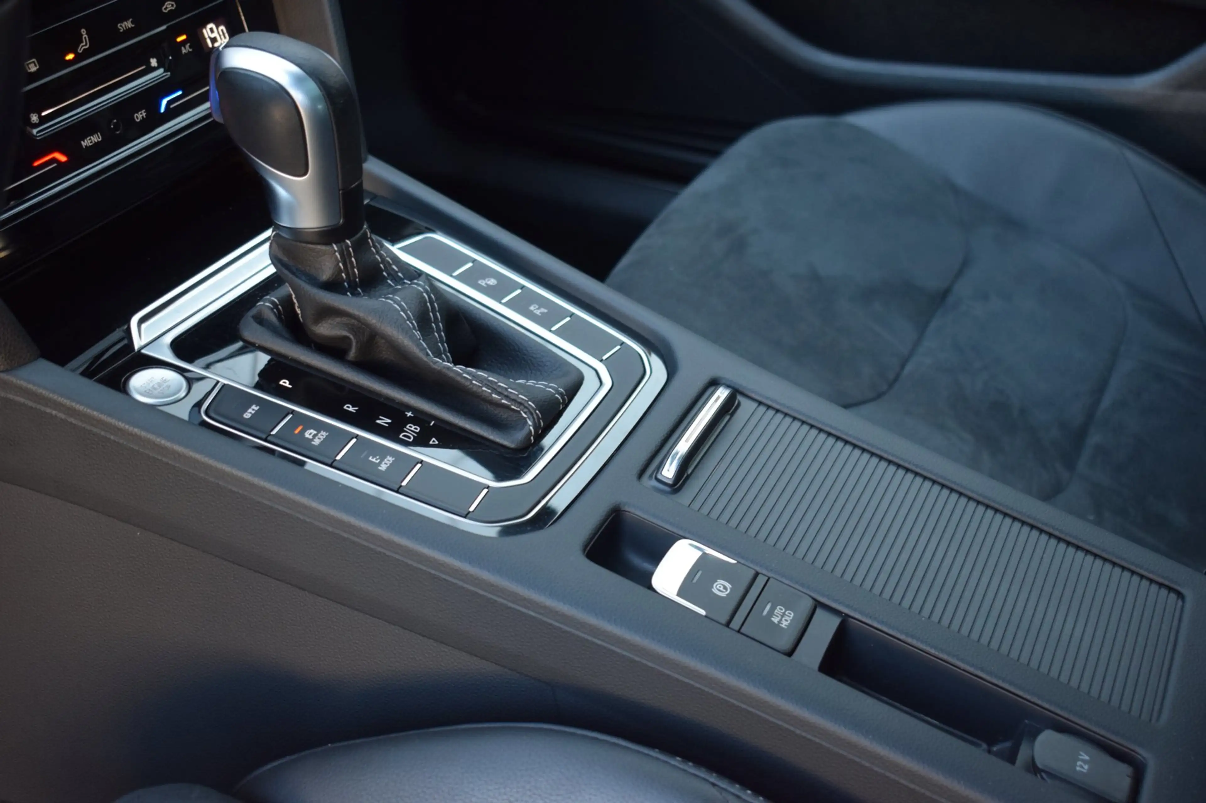 Volkswagen Arteon Shooting Brake 1.4 TSI eHybrid R-Line Business+ SO — photo 46