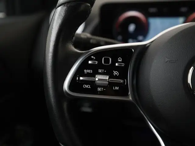 Mercedes-Benz GLA view 7