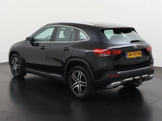 Mercedes-Benz GLA view 6