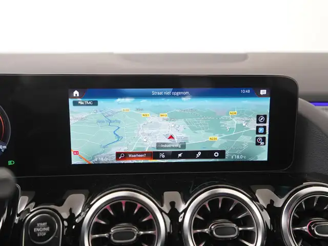 Mercedes-Benz GLA view 12