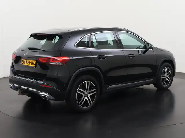Mercedes-Benz GLA view 4