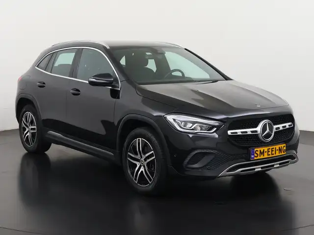 Mercedes-Benz GLA view 30
