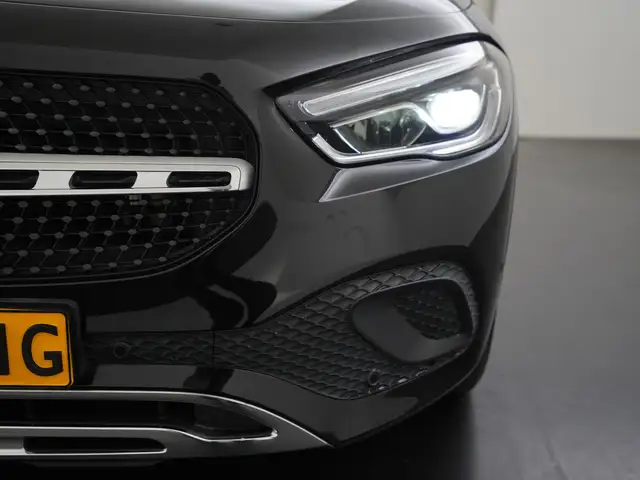 Mercedes-Benz GLA view 23