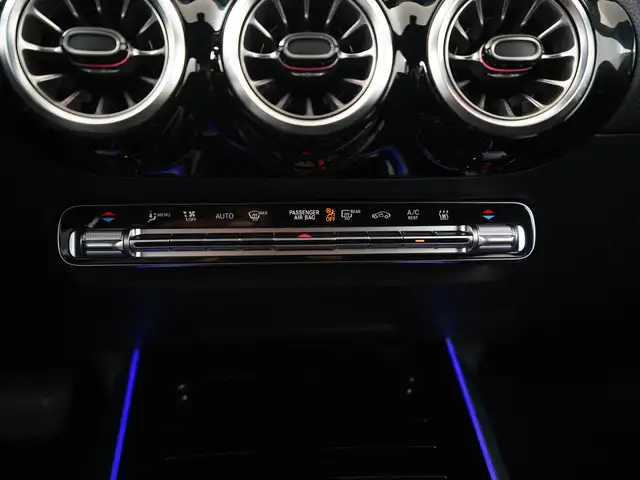 Mercedes-Benz GLA view 11