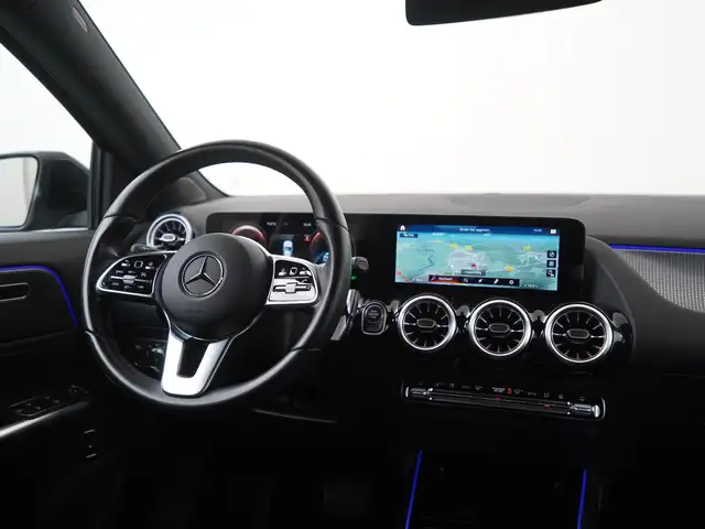 Mercedes-Benz GLA view 5