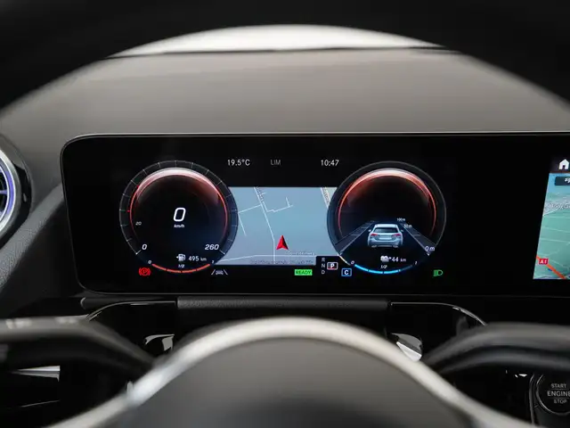 Mercedes-Benz GLA view 8