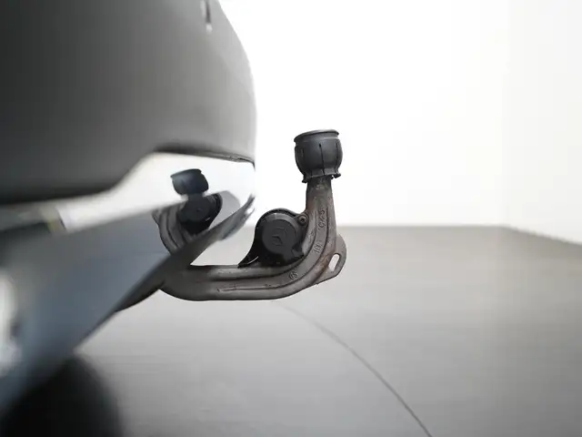 Mercedes-Benz GLA view 27
