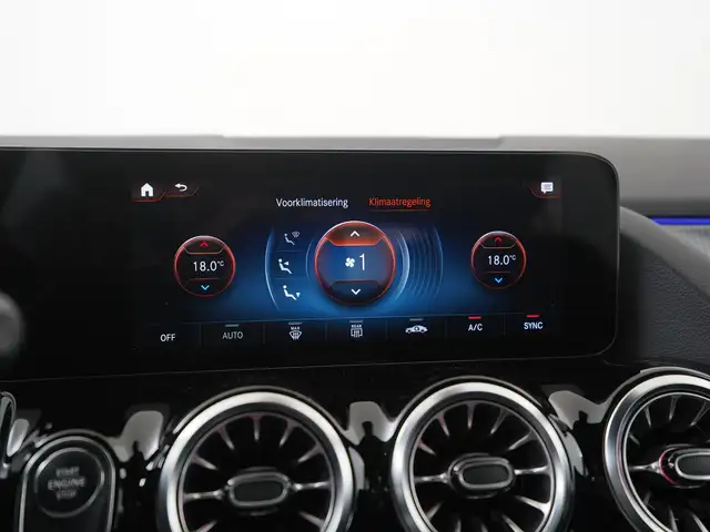 Mercedes-Benz GLA view 21