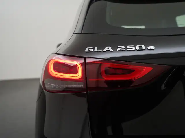 Mercedes-Benz GLA view 24
