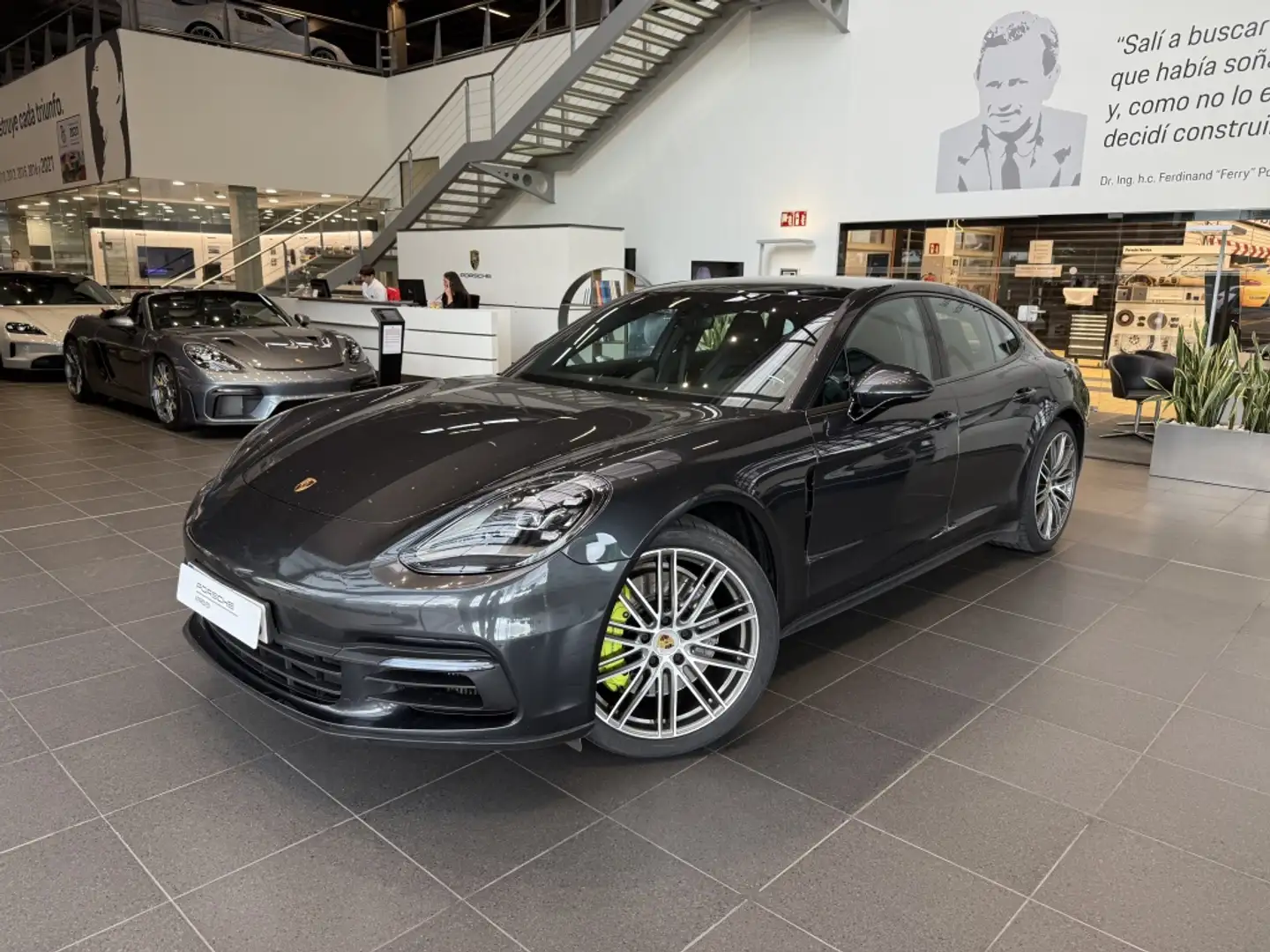Porsche Panamera 4 e-Hybrid Grau - 1
