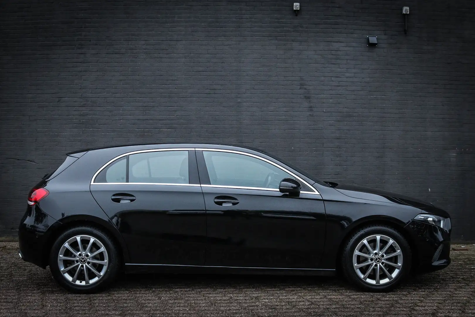 Mercedes-Benz A 200 Launch Edition Premium Wide Screen Zwart - 2