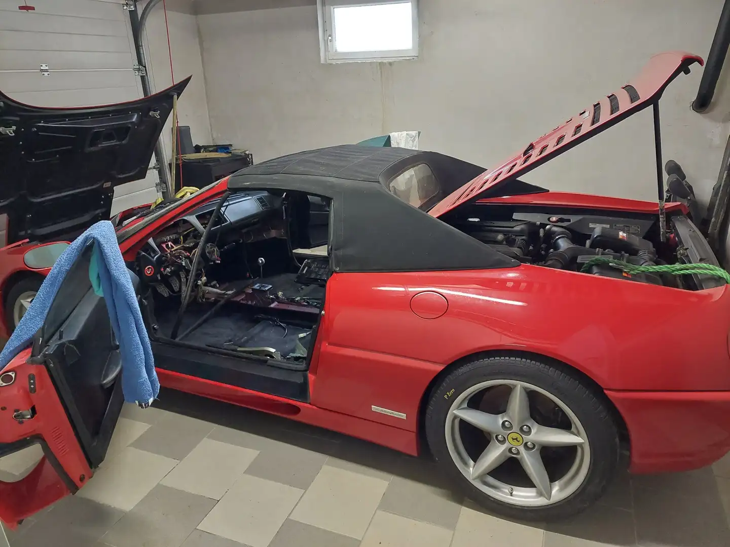 Ferrari F355 Spider - 1