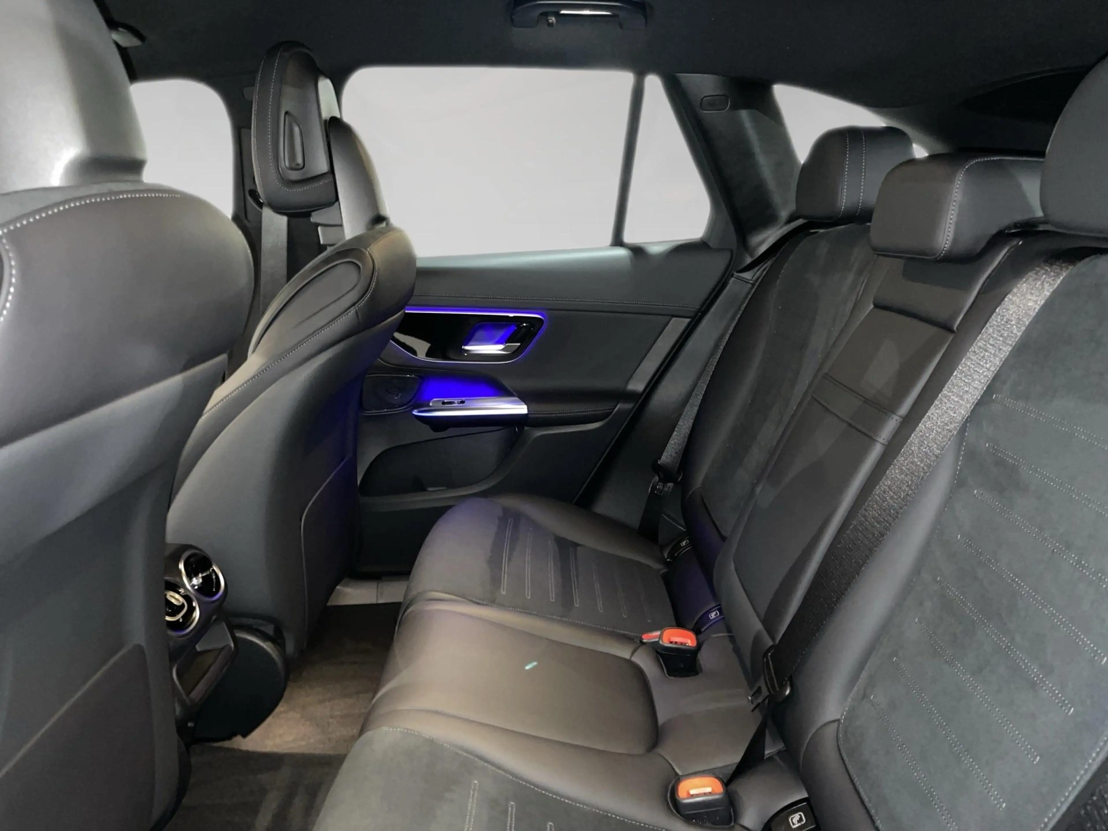 Mercedes-Benz GLC 300 2.0 d 4MATIC AMG Line — photo 11