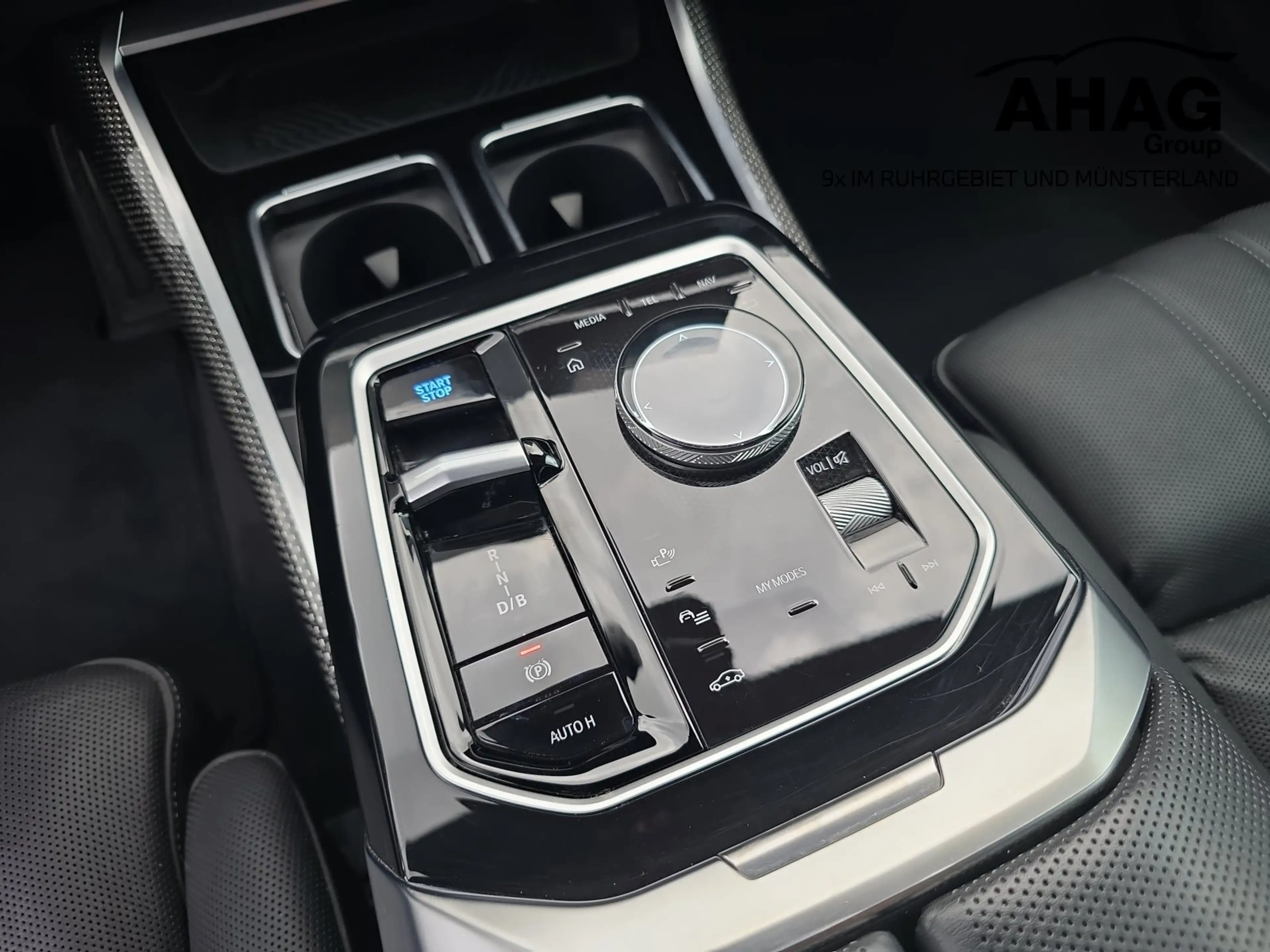 BMW i7 xDrive60 Limousine — photo 10