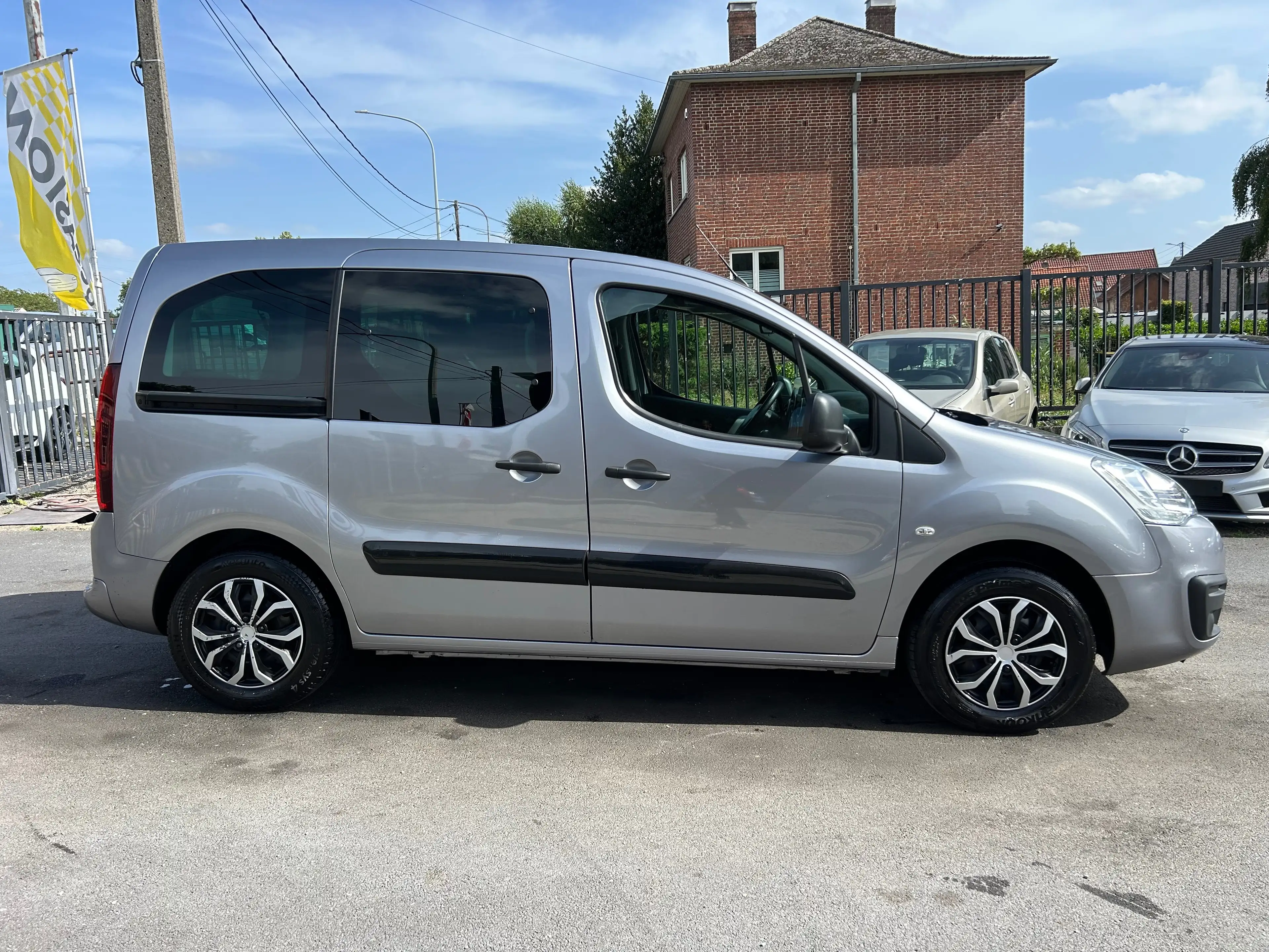 Peugeot Partner Tepee 1.6 BlueHDi 1ER PROPRIO AVEC SUIVI D'ENTRETIEN *** CLIM/CAPTEURS/GPS *** — photo 4