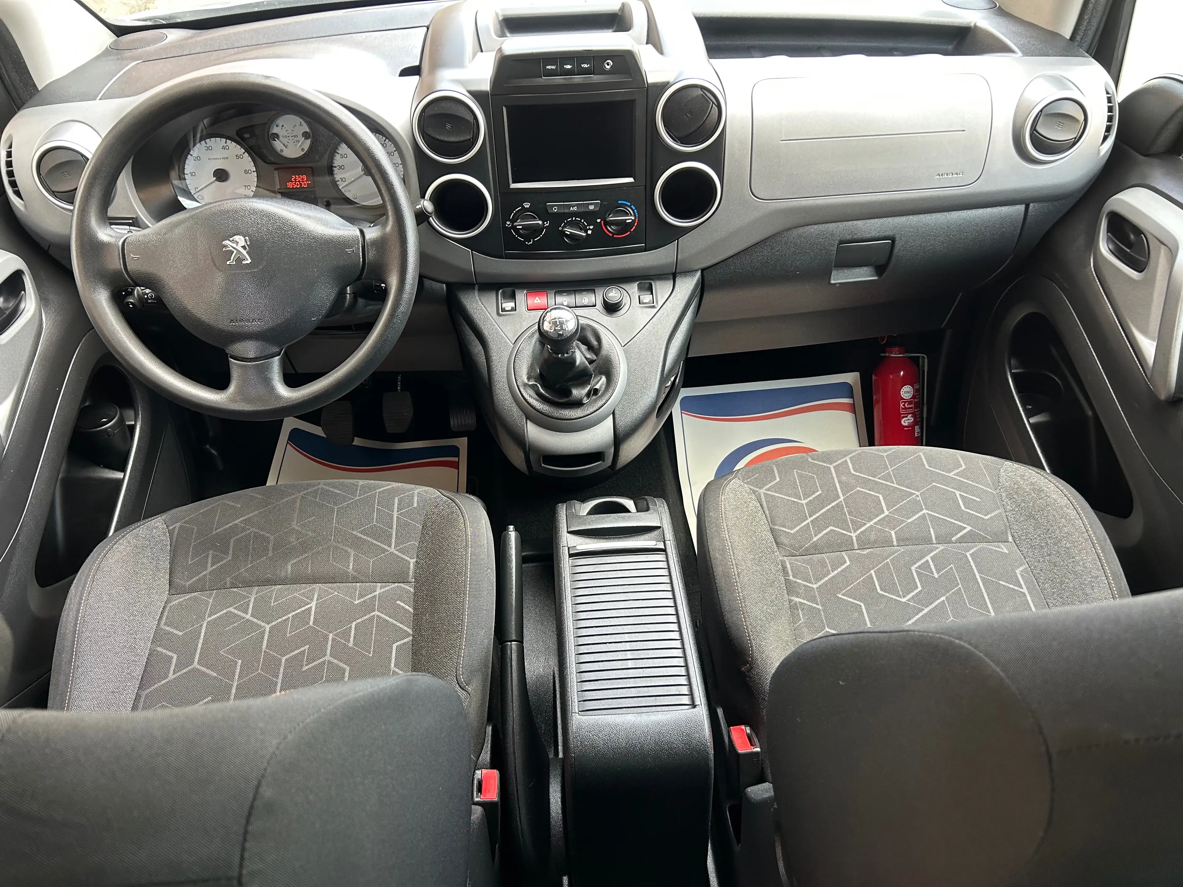 Peugeot Partner Tepee 1.6 BlueHDi 1ER PROPRIO AVEC SUIVI D'ENTRETIEN *** CLIM/CAPTEURS/GPS *** — photo 12