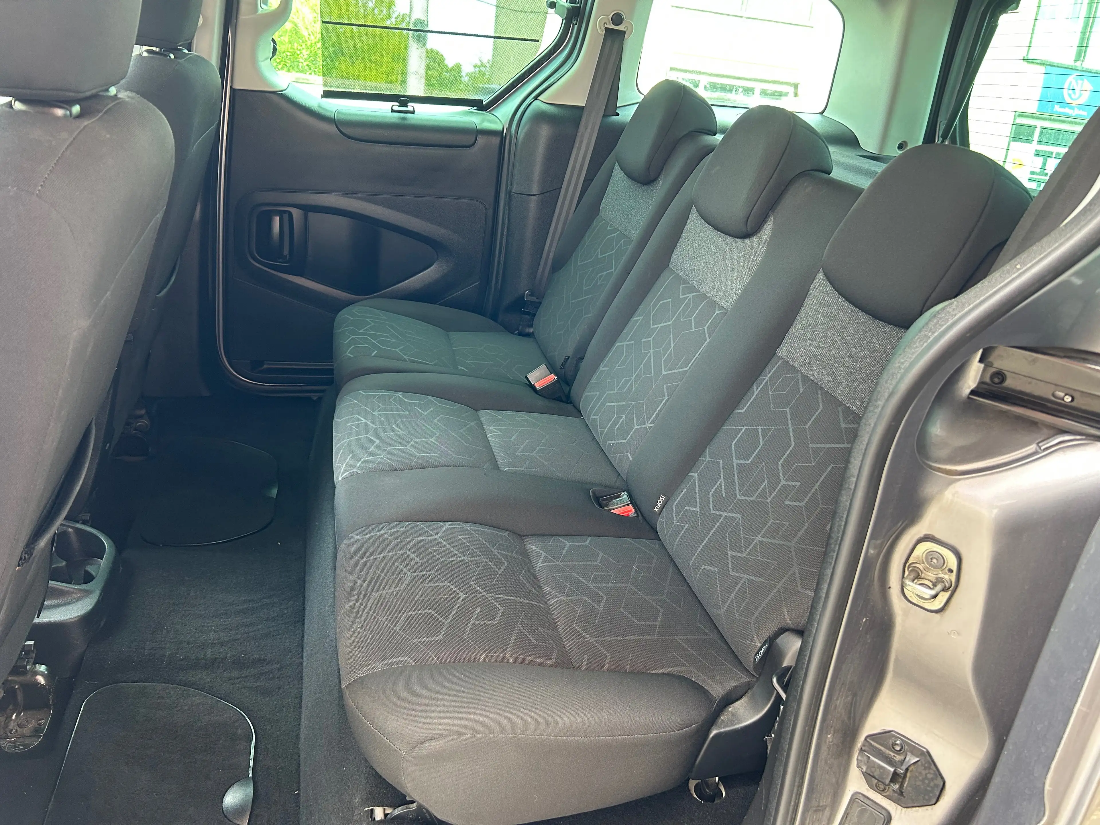 Peugeot Partner Tepee 1.6 BlueHDi 1ER PROPRIO AVEC SUIVI D'ENTRETIEN *** CLIM/CAPTEURS/GPS *** — photo 11