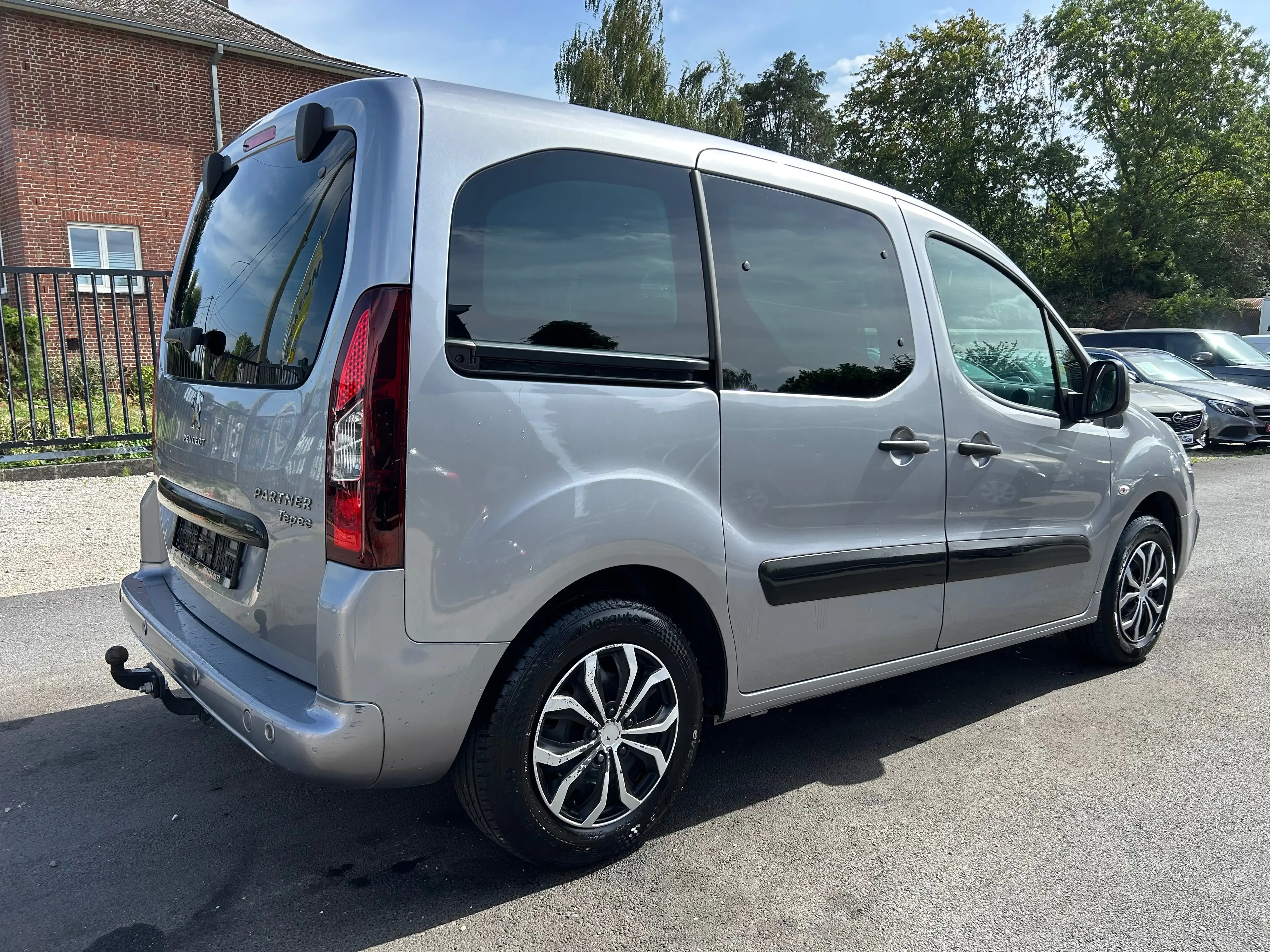 Peugeot Partner Tepee 1.6 BlueHDi 1ER PROPRIO AVEC SUIVI D'ENTRETIEN *** CLIM/CAPTEURS/GPS *** — photo 5