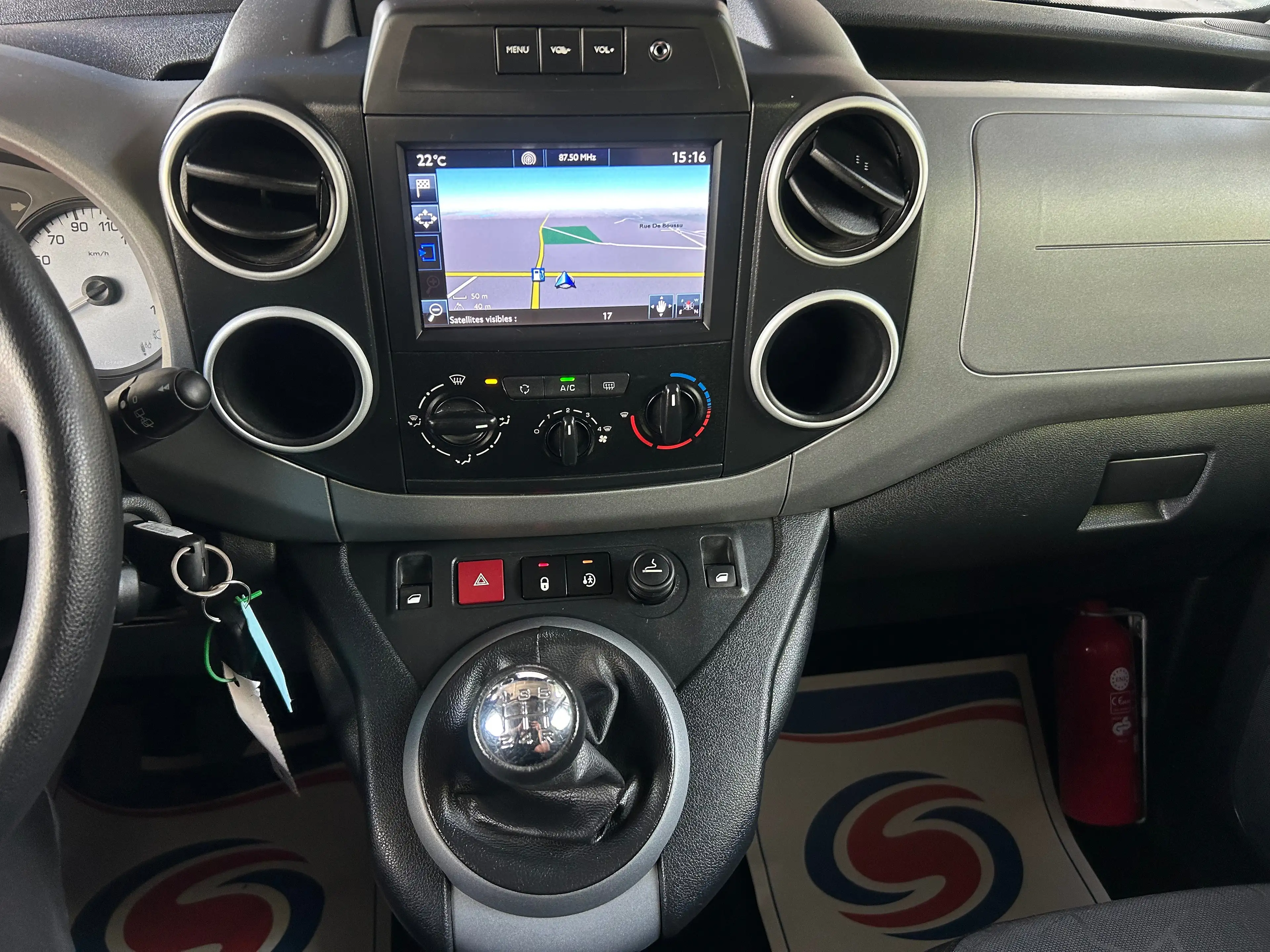 Peugeot Partner Tepee 1.6 BlueHDi 1ER PROPRIO AVEC SUIVI D'ENTRETIEN *** CLIM/CAPTEURS/GPS *** — photo 15