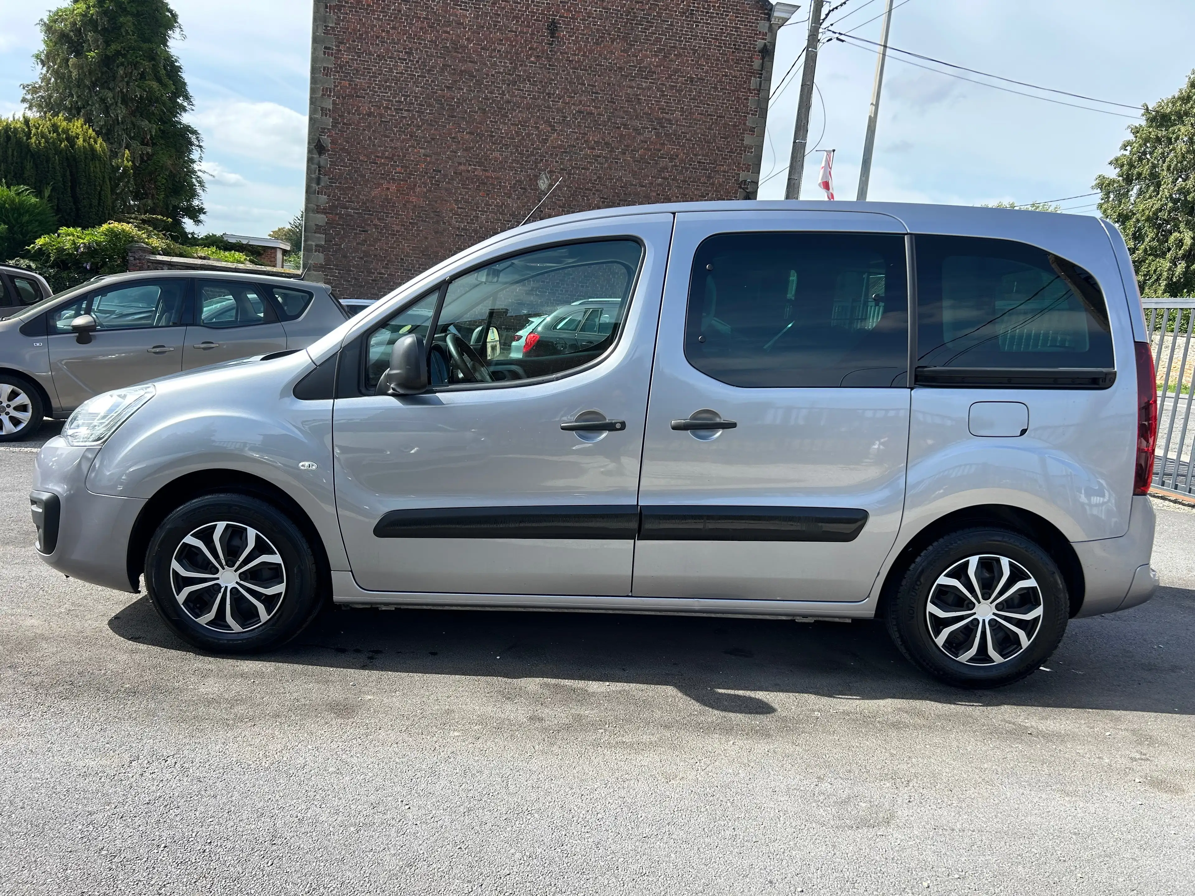 Peugeot Partner Tepee 1.6 BlueHDi 1ER PROPRIO AVEC SUIVI D'ENTRETIEN *** CLIM/CAPTEURS/GPS *** — photo 8