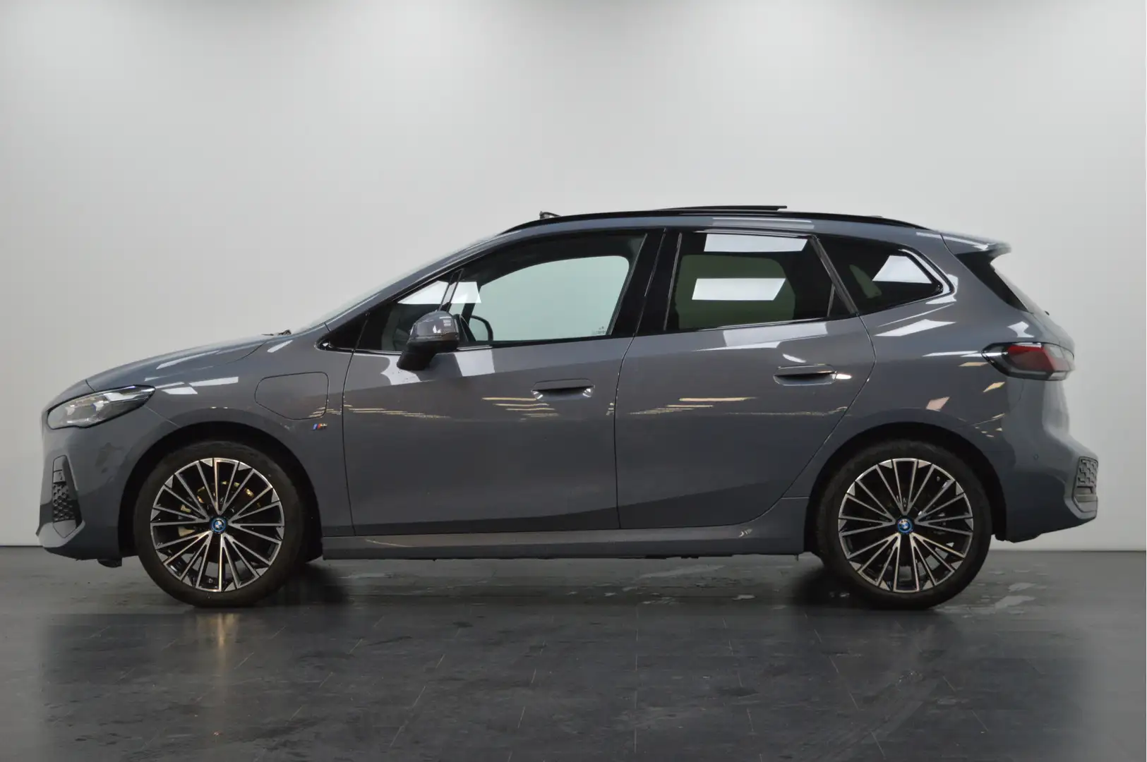 BMW 225 2 Serie Active Tourer 225e xDrive M Sport Automaat Grijs - 2