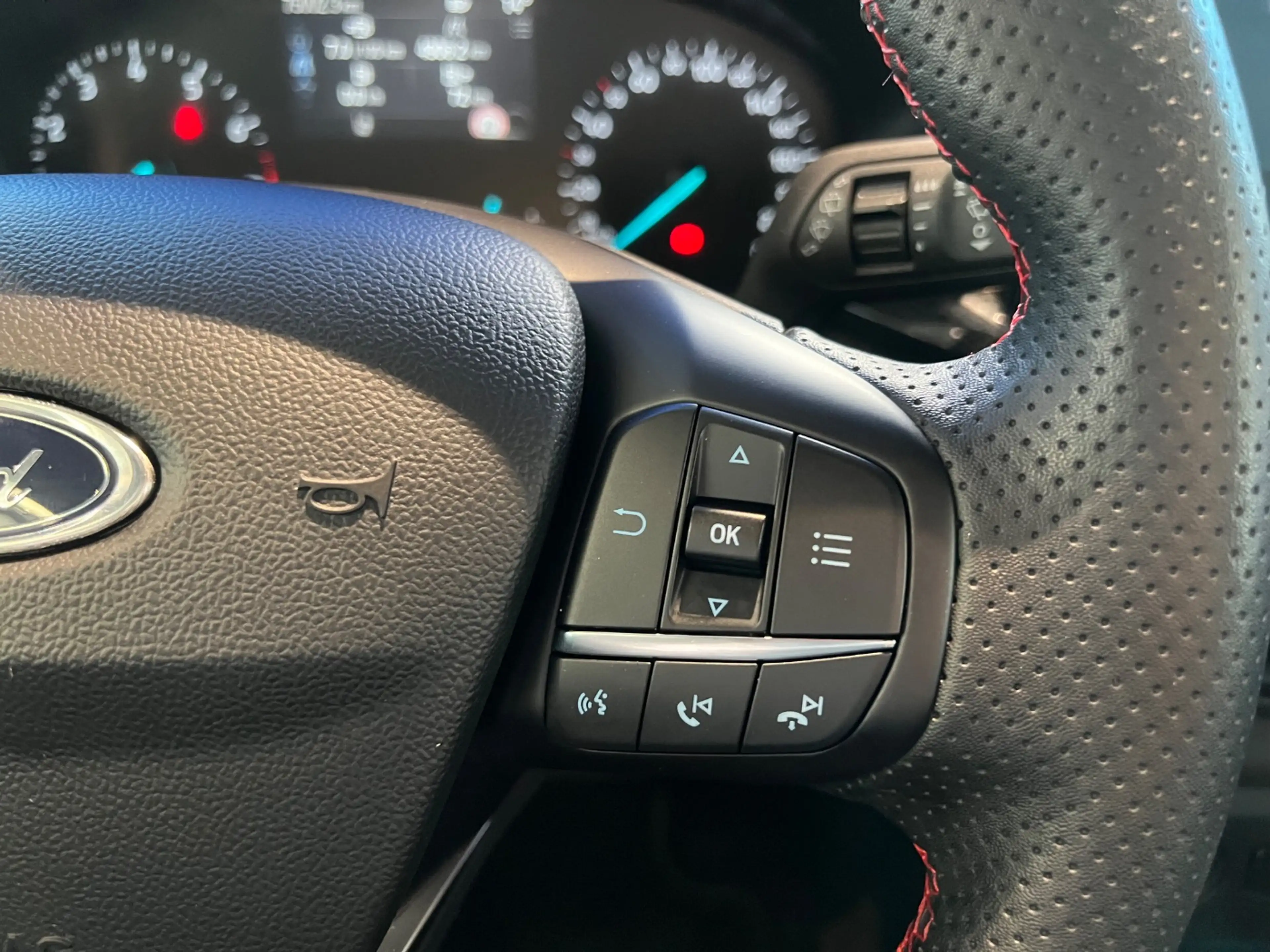 Ford Focus Turnier 1.0 EcoBoost ST-Line LED ACC Navi — photo 20