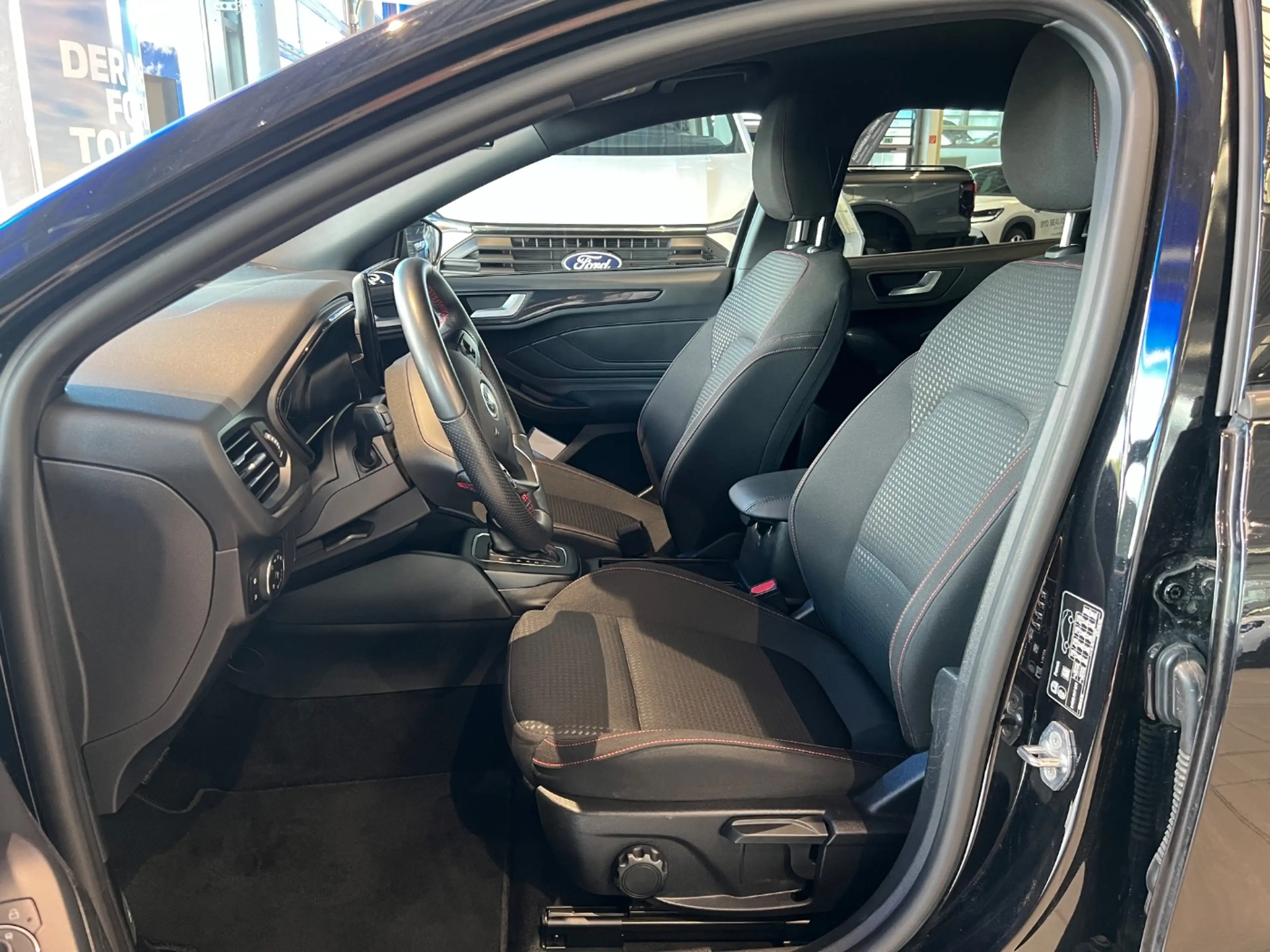 Ford Focus Turnier 1.0 EcoBoost ST-Line LED ACC Navi — photo 14