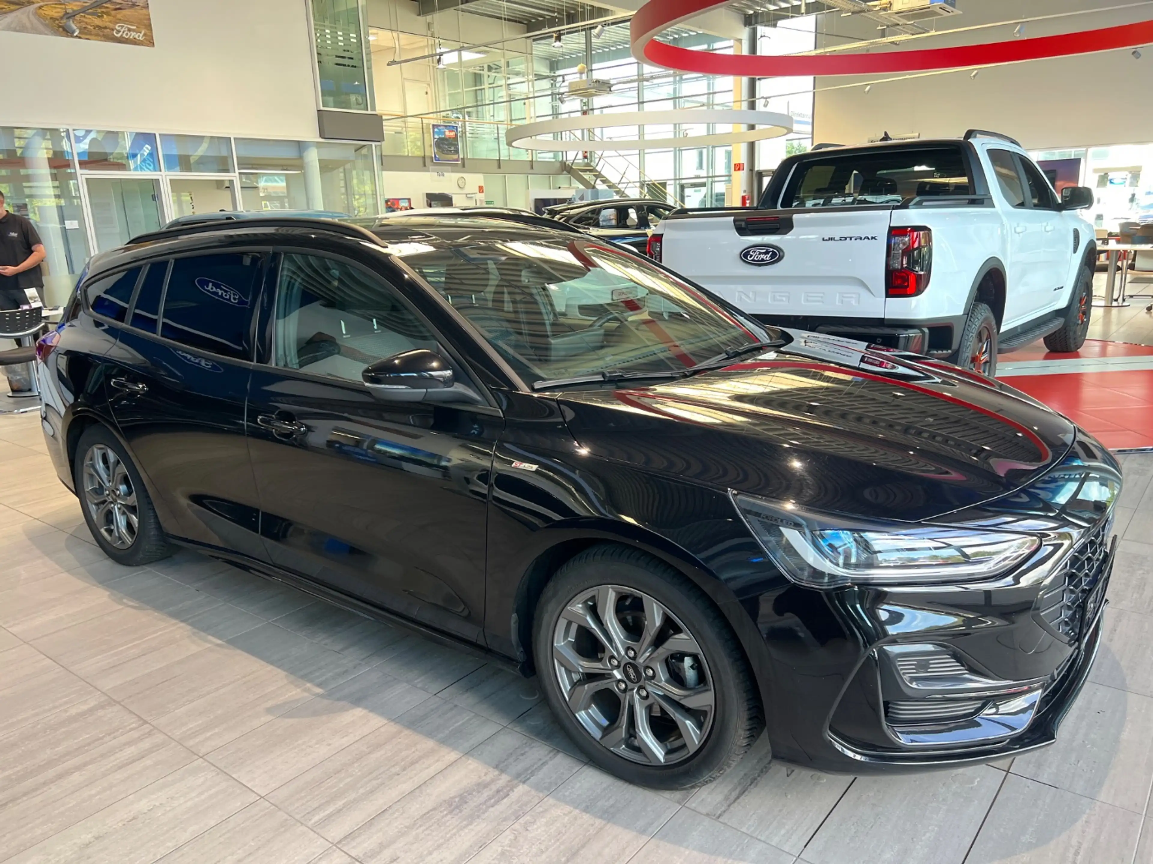 Ford Focus Turnier 1.0 EcoBoost ST-Line LED ACC Navi — photo 4