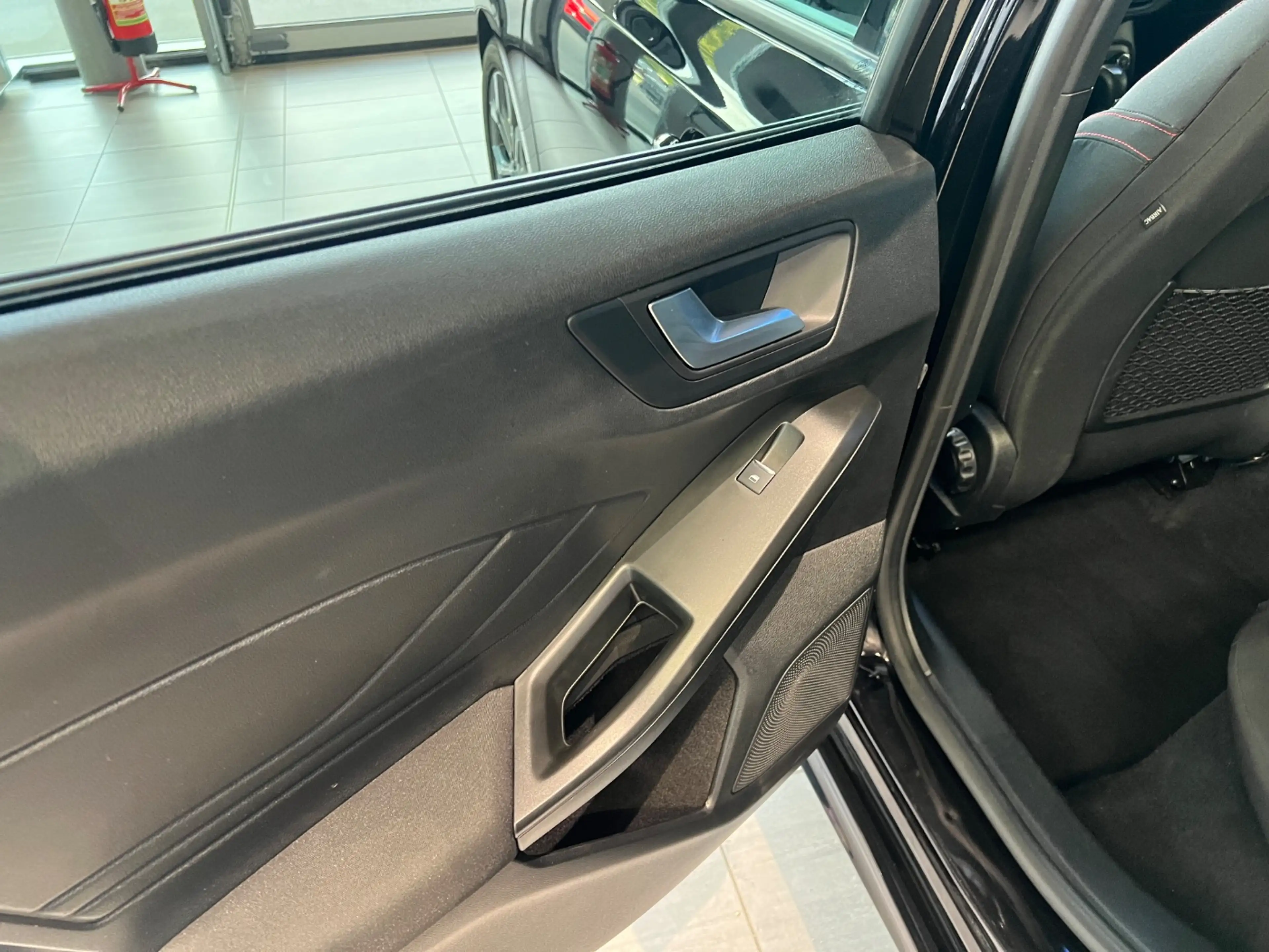Ford Focus Turnier 1.0 EcoBoost ST-Line LED ACC Navi — photo 11